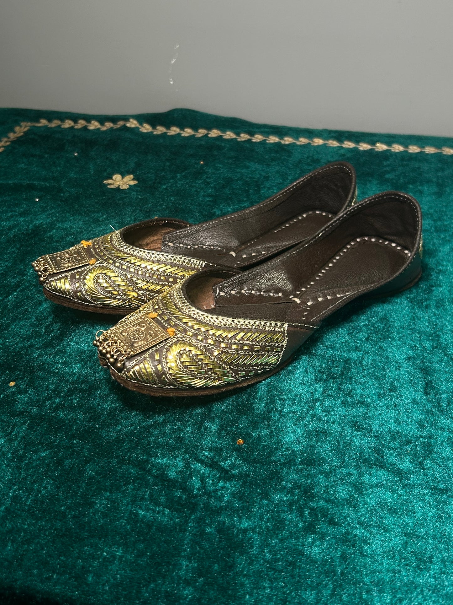 Pure Leather Mukhesh Jutti