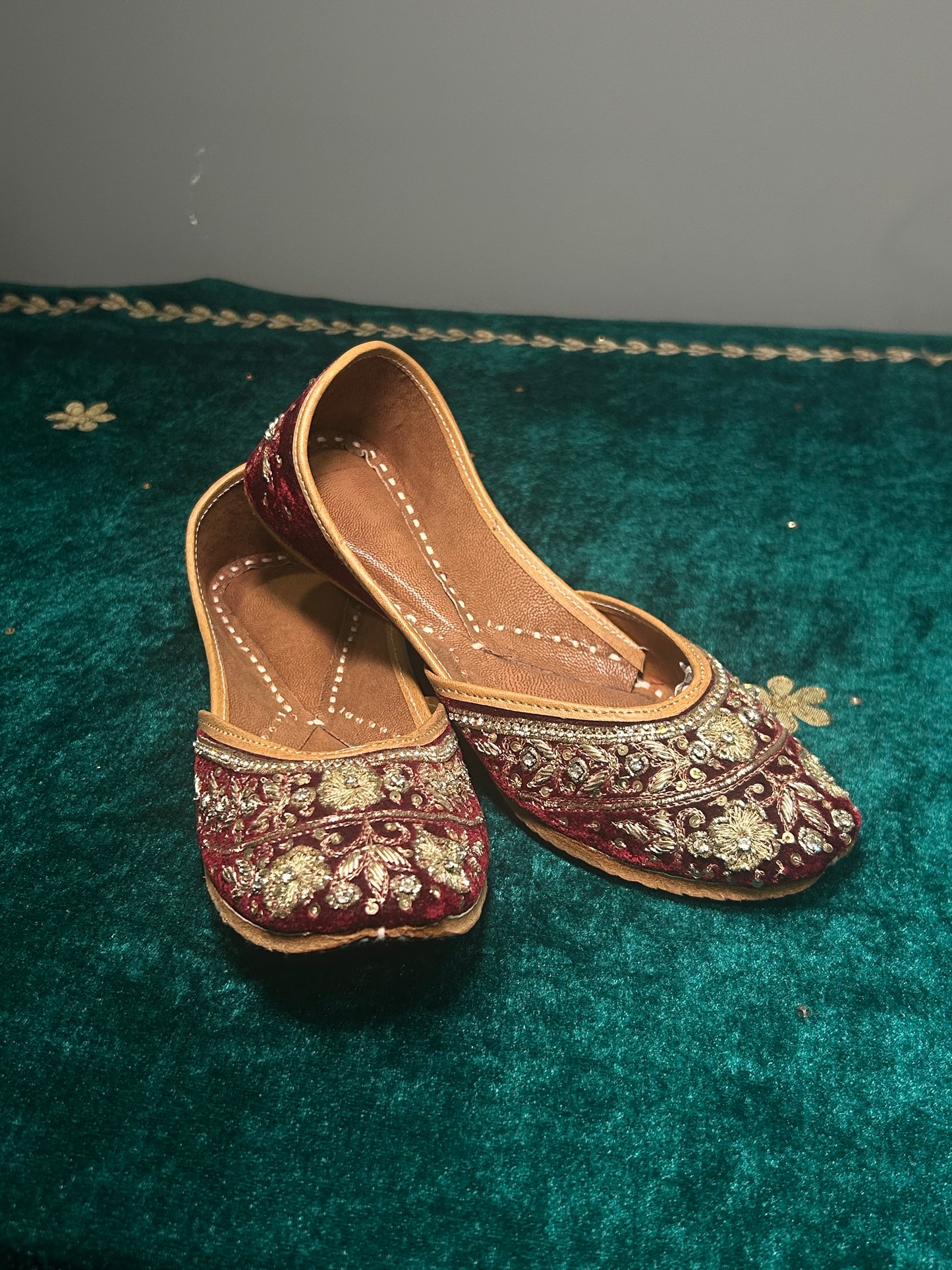 Classic Maroon Velvet Jutti