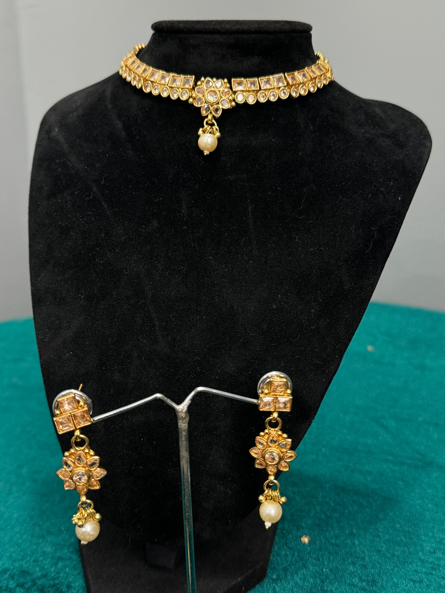 Thin Kundan Choker Set