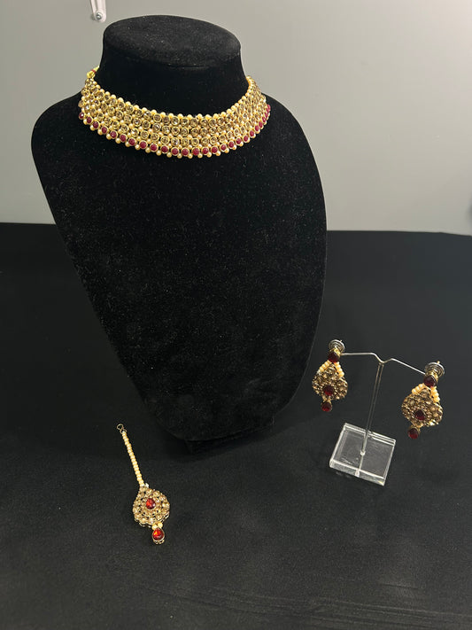 Vyra Necklace Set