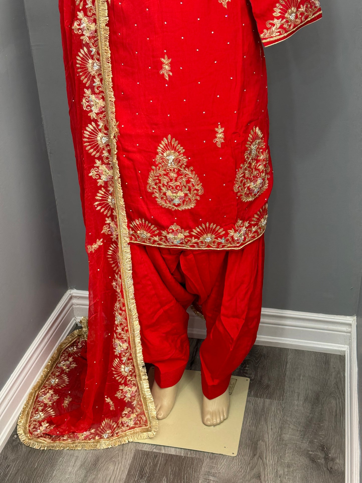 Noor E Gulabi Handwork Salwar Suit
