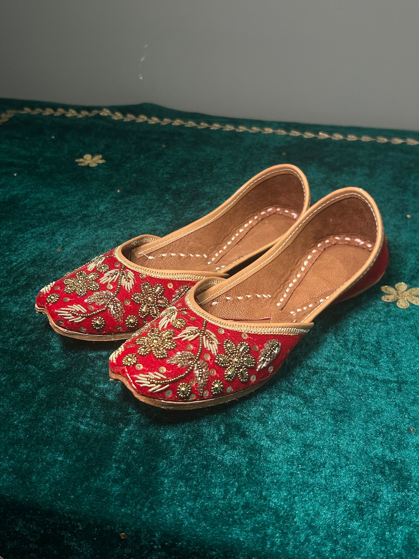 Red Handwork Jutti