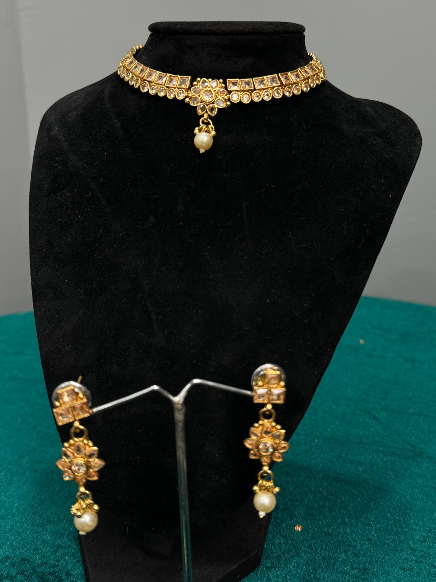 Thin Kundan Choker Set