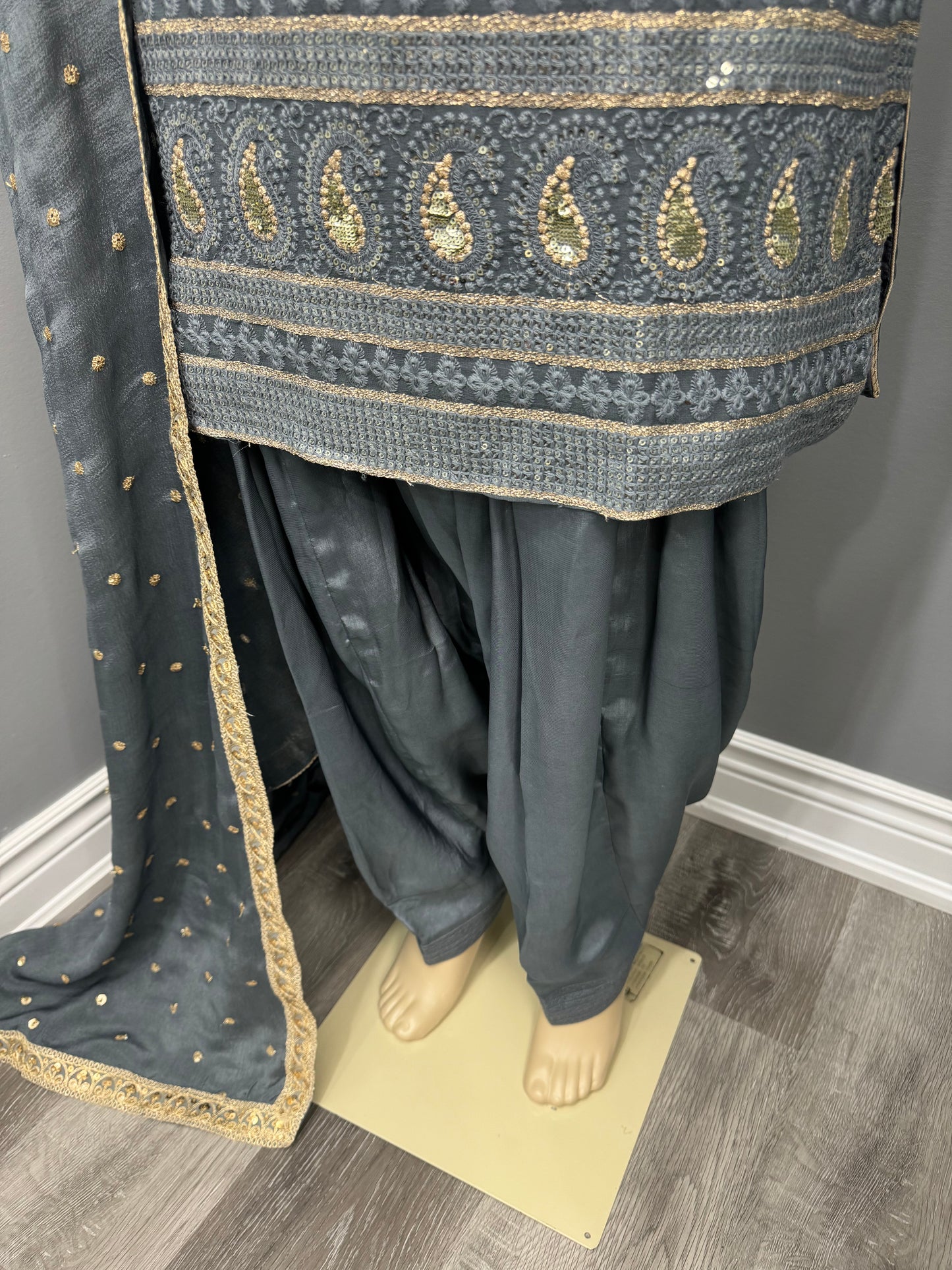 Luckipora Salwar Suit
