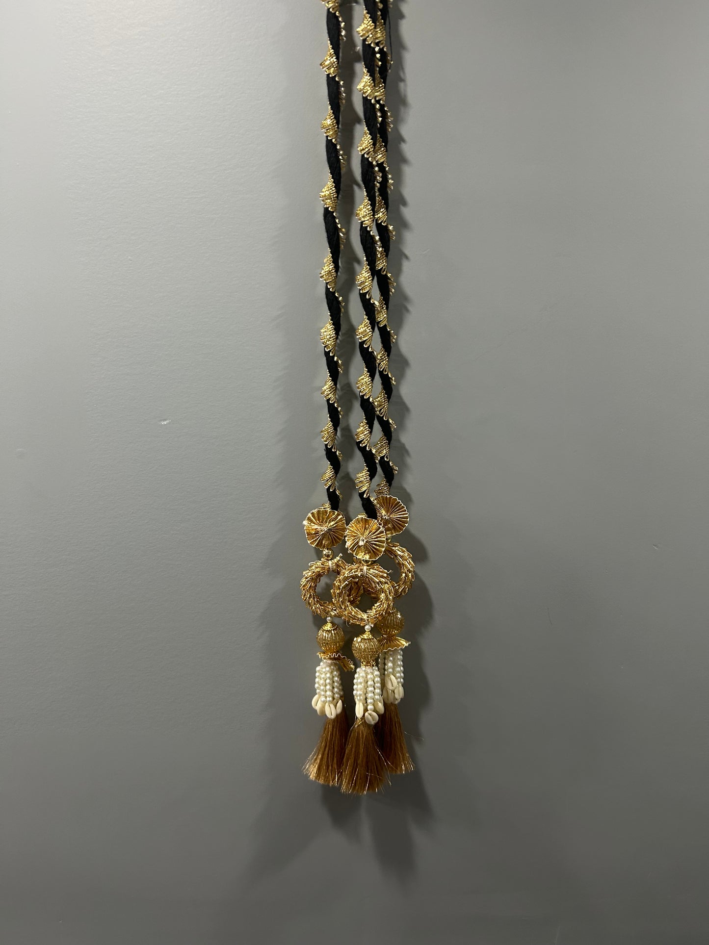 Golden Ring Shell Tassel Parandi