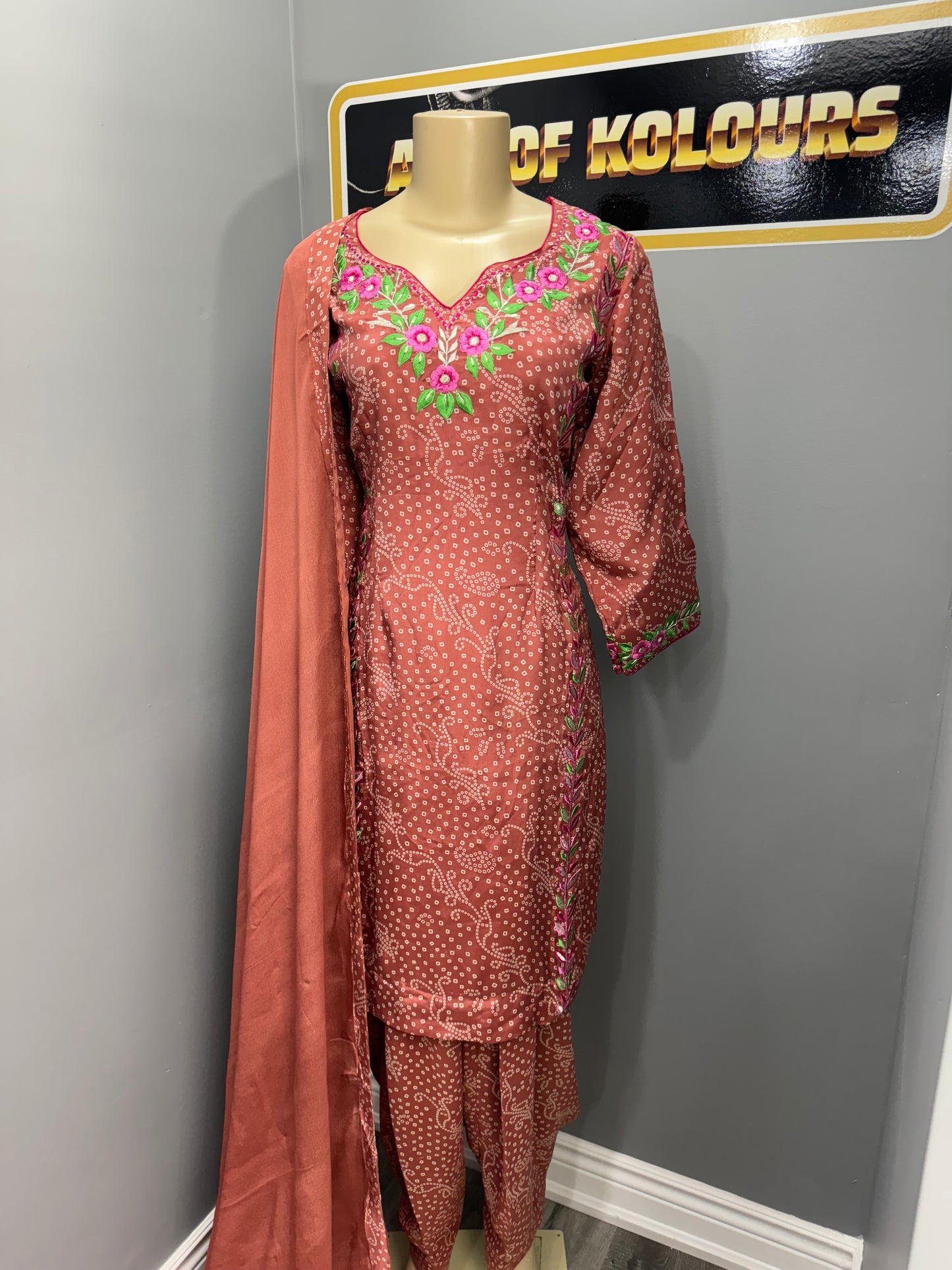 Tread Work Bindi Bhandhi Print Salwar Suit