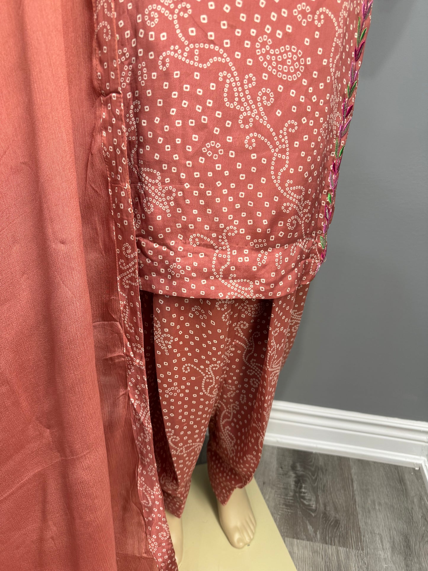 Tread Work Bindi Bhandhi Print Salwar Suit