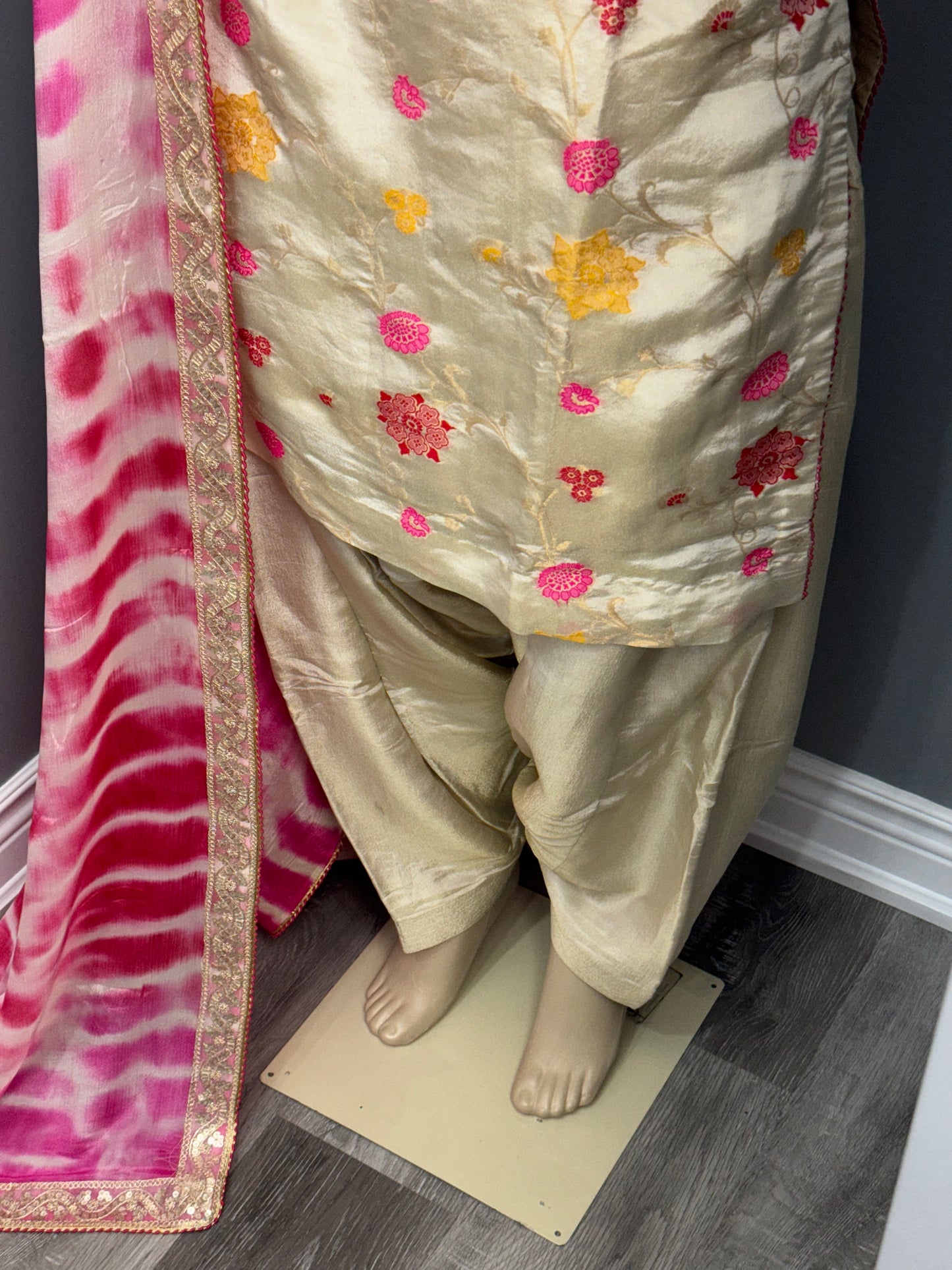 Shimmer Banar Salwar Suit