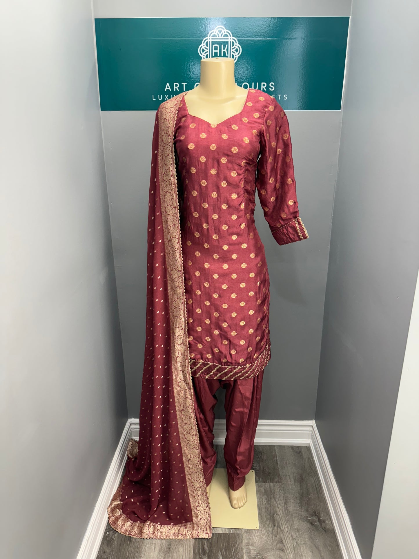 Banti Banarsi Salwar Suit