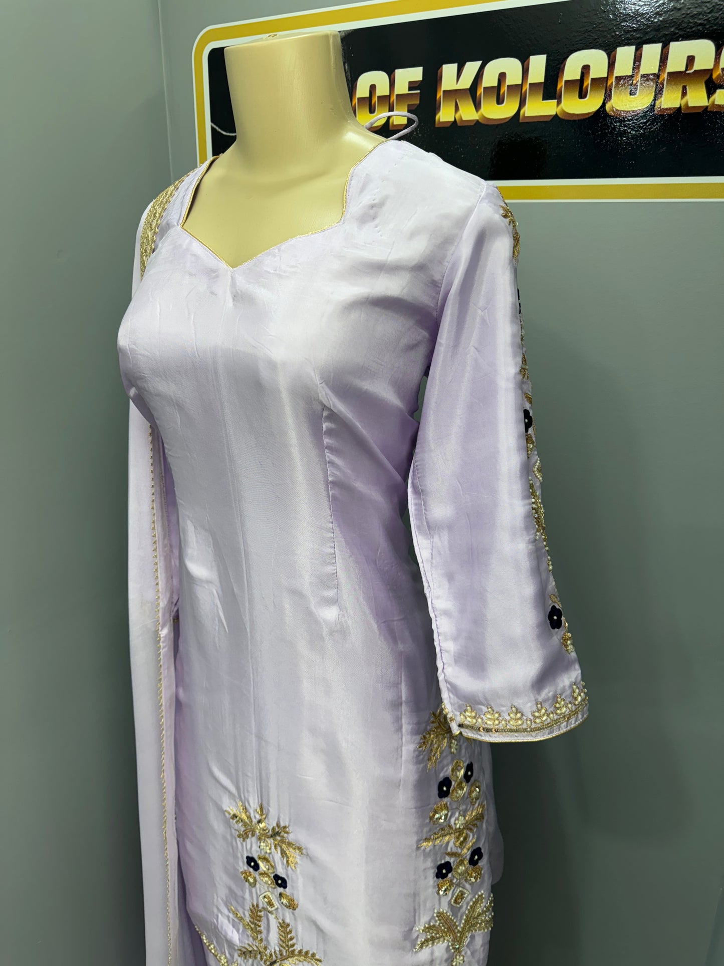 Jamni Kala Phul Salwar Suit