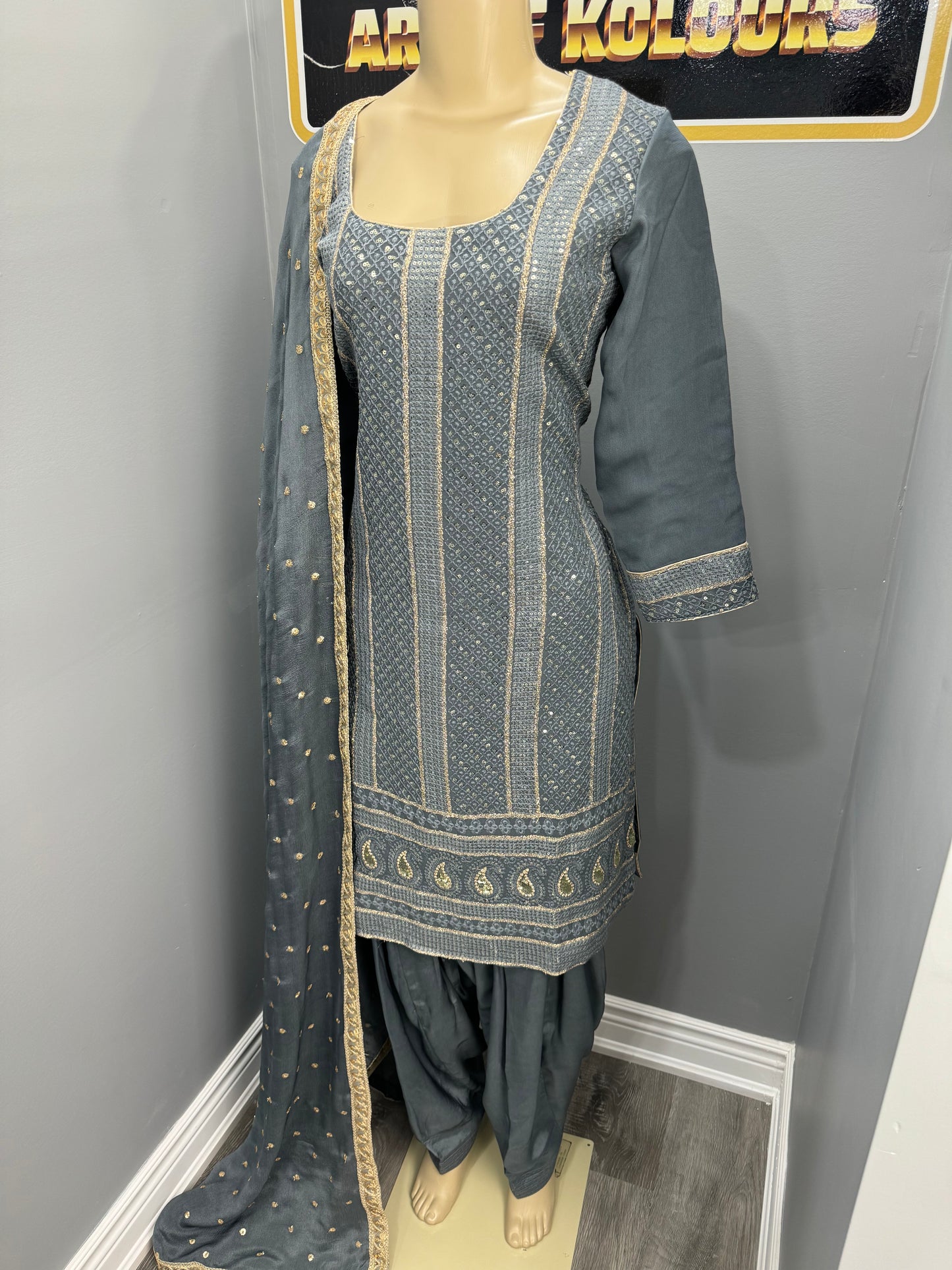 Luckipora Salwar Suit