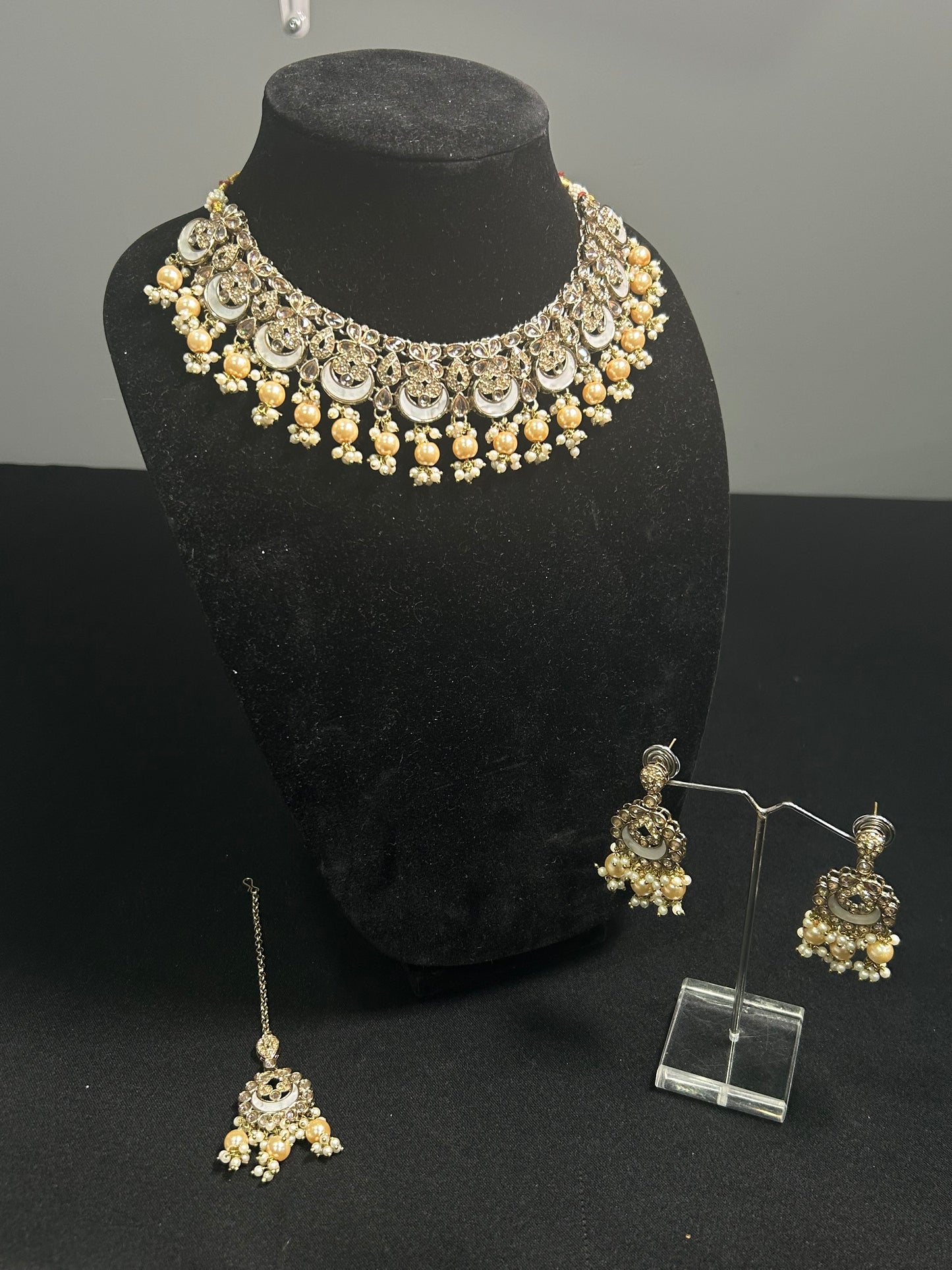 Riya Necklace Set