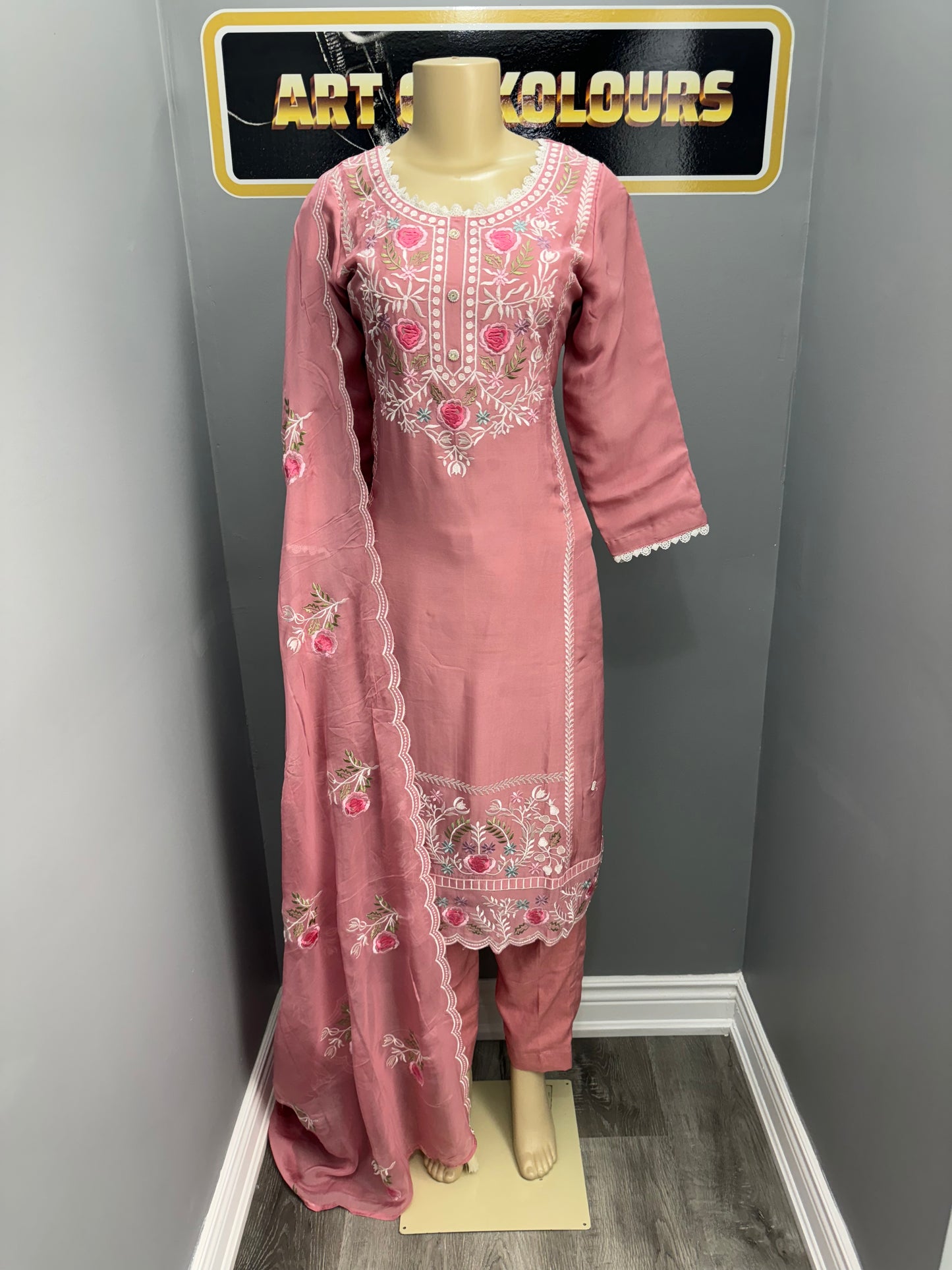 Phullaz Thaga Pent Suit