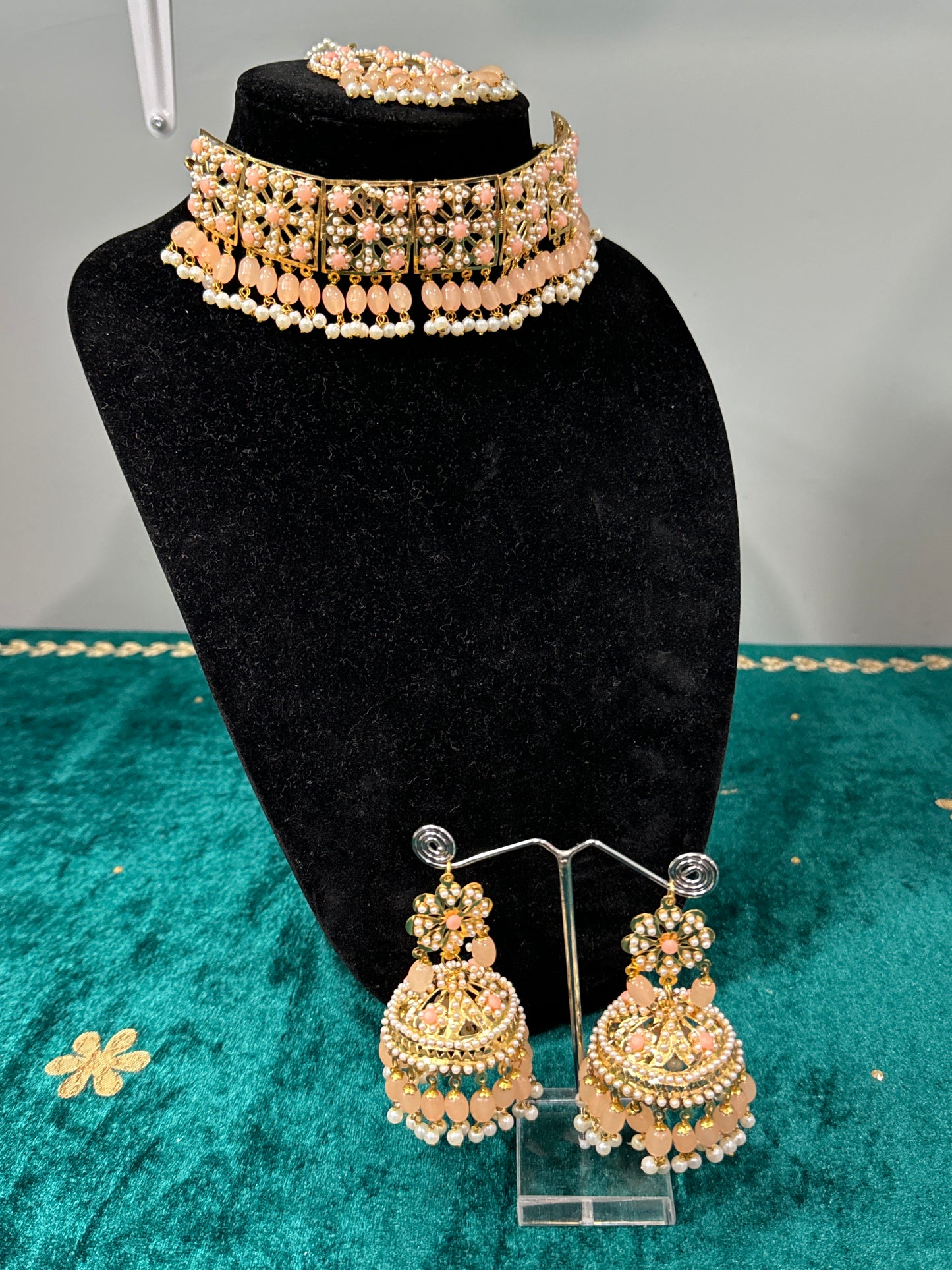 Pipal Patti Necklace Set