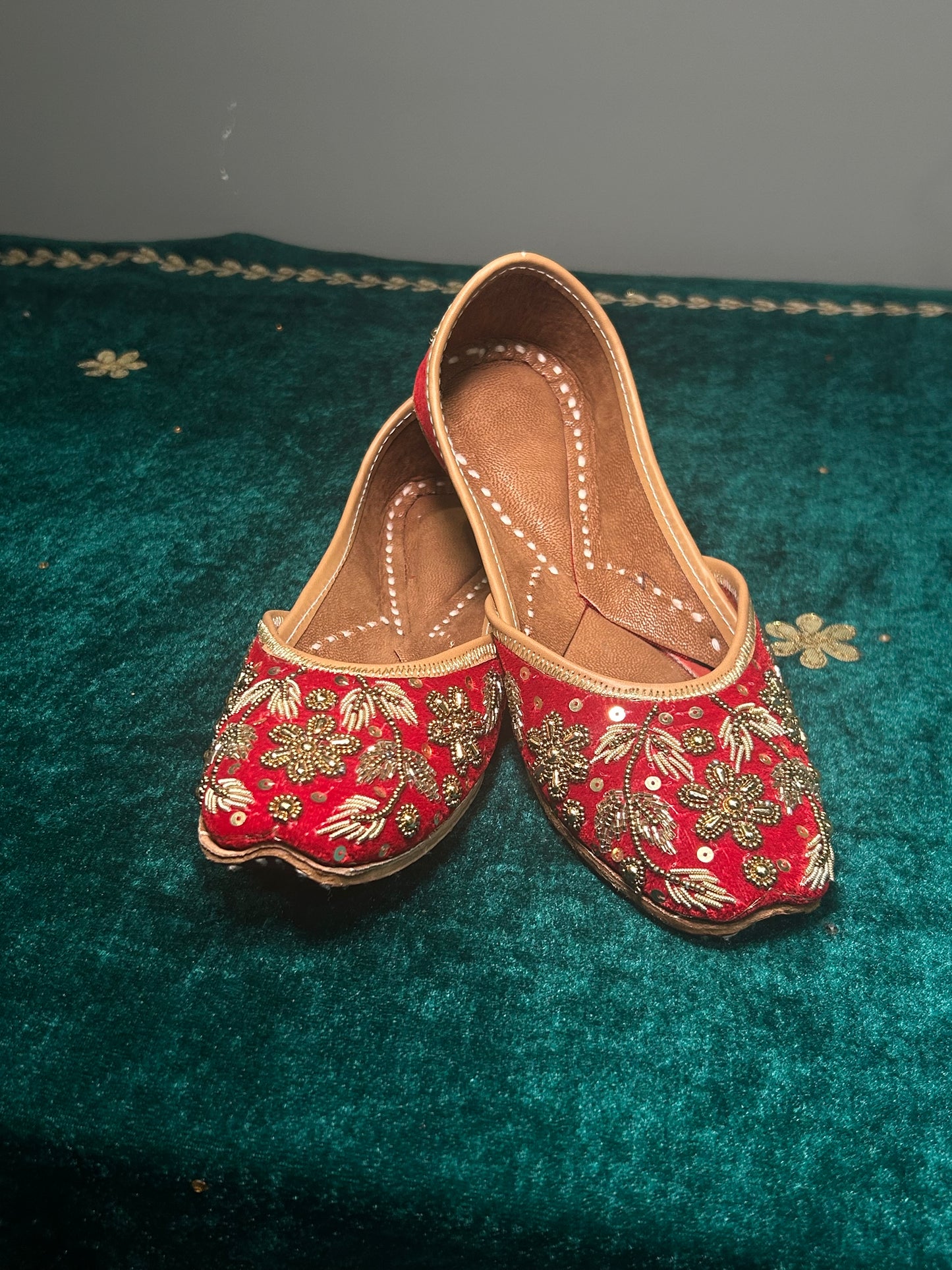 Red Handwork Jutti