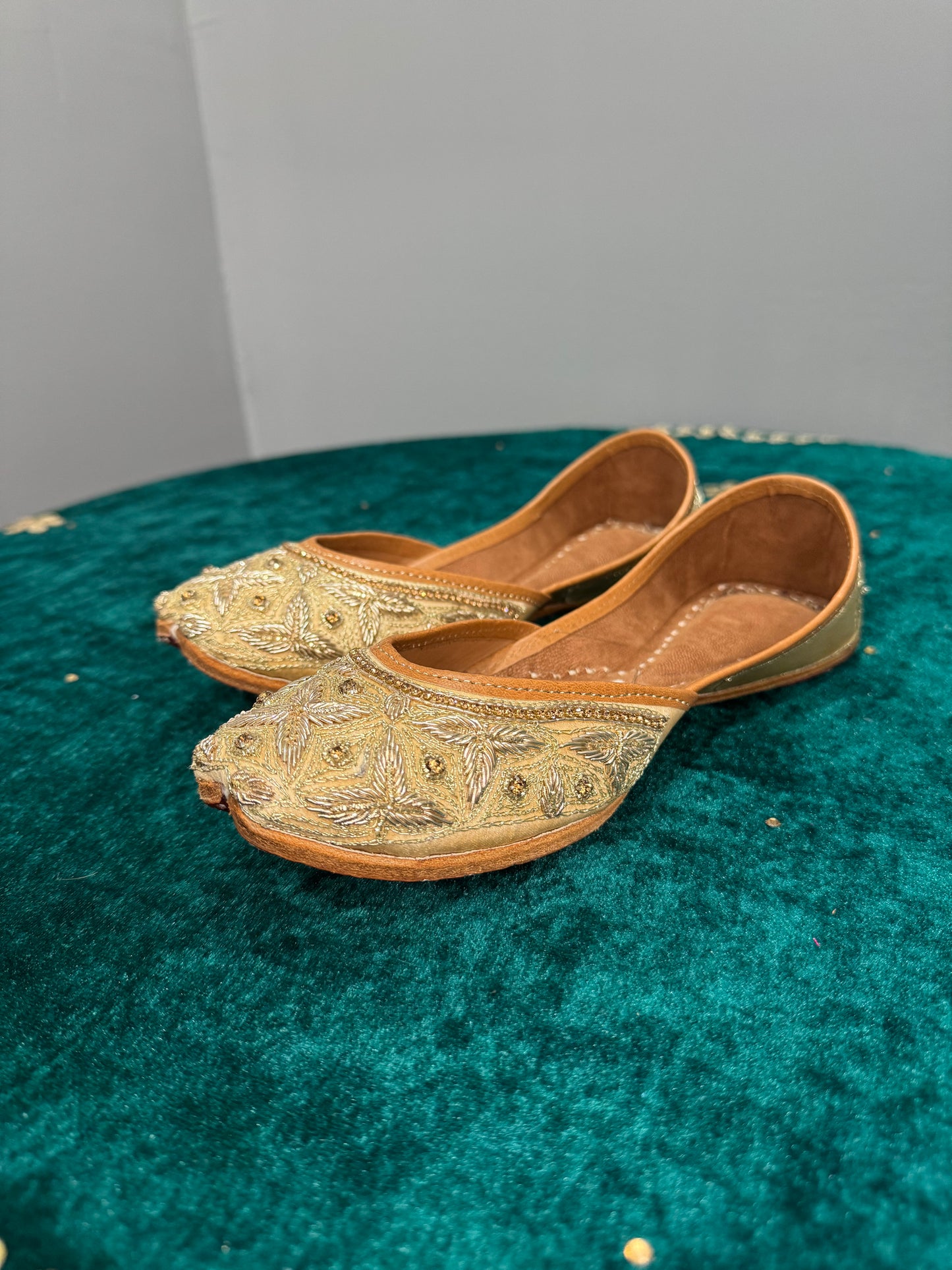 Gold Embroidery Work Jutti