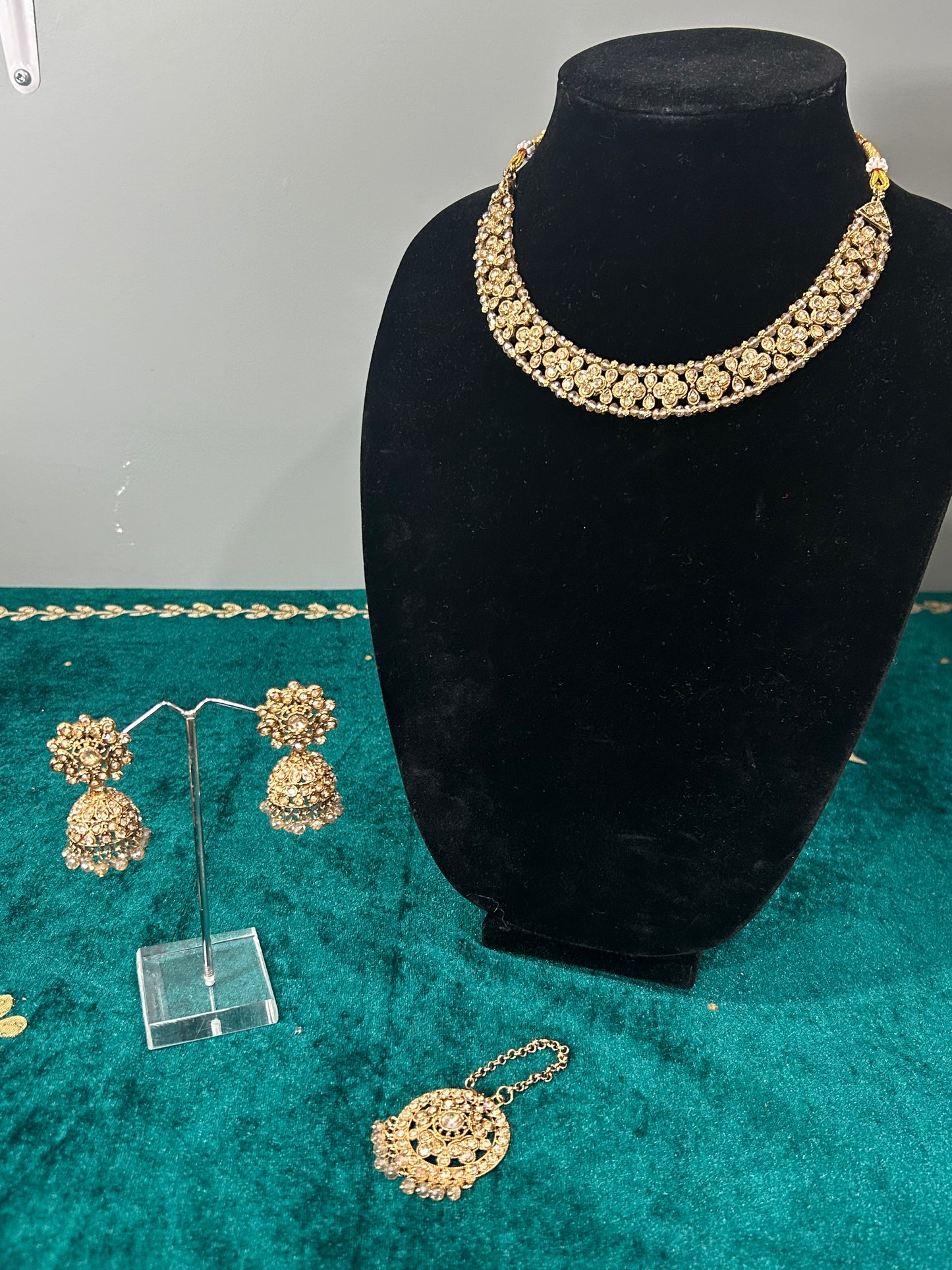 Stone Polki Gold Necklace Set