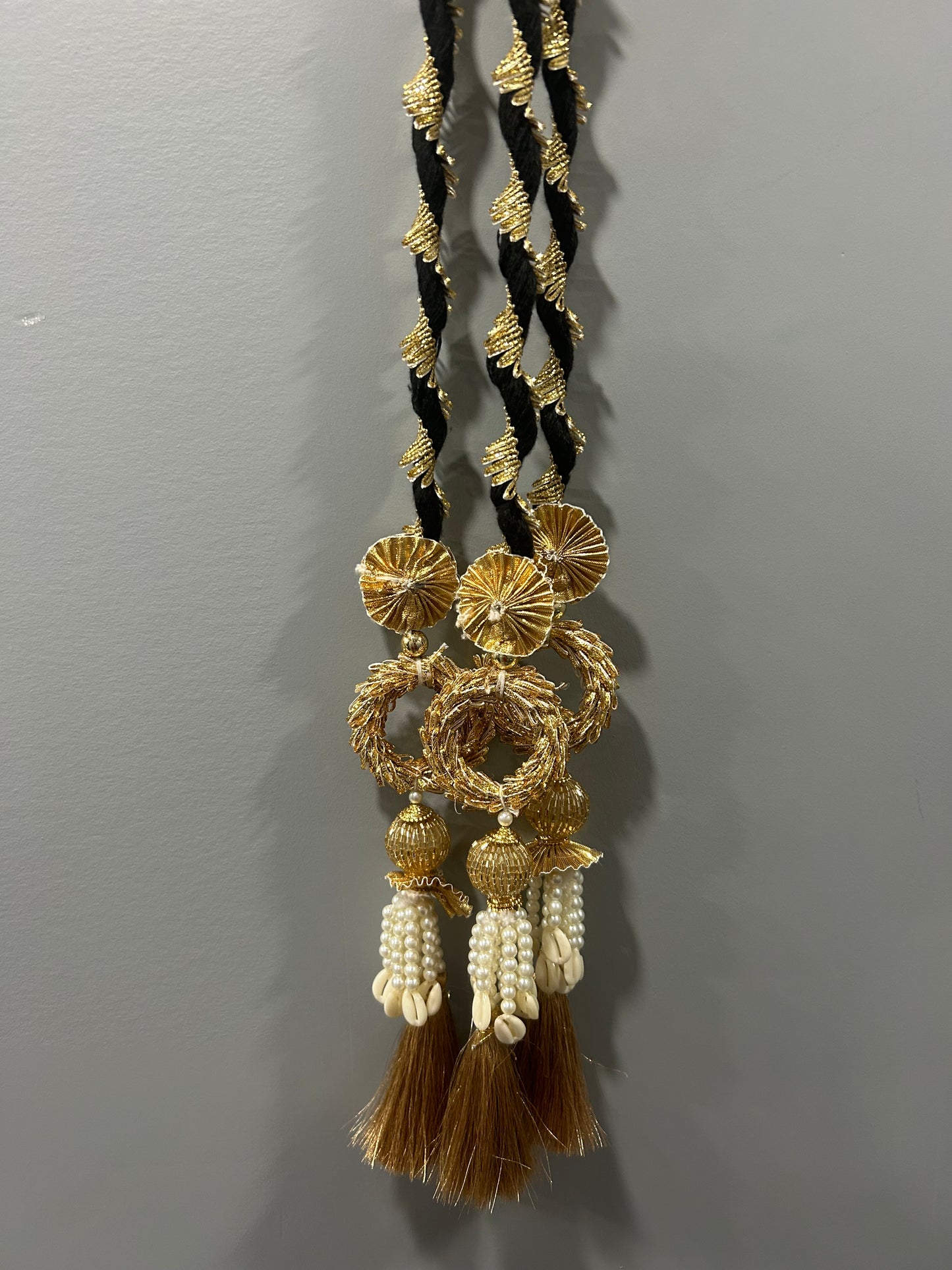 Golden Ring Shell Tassel Parandi
