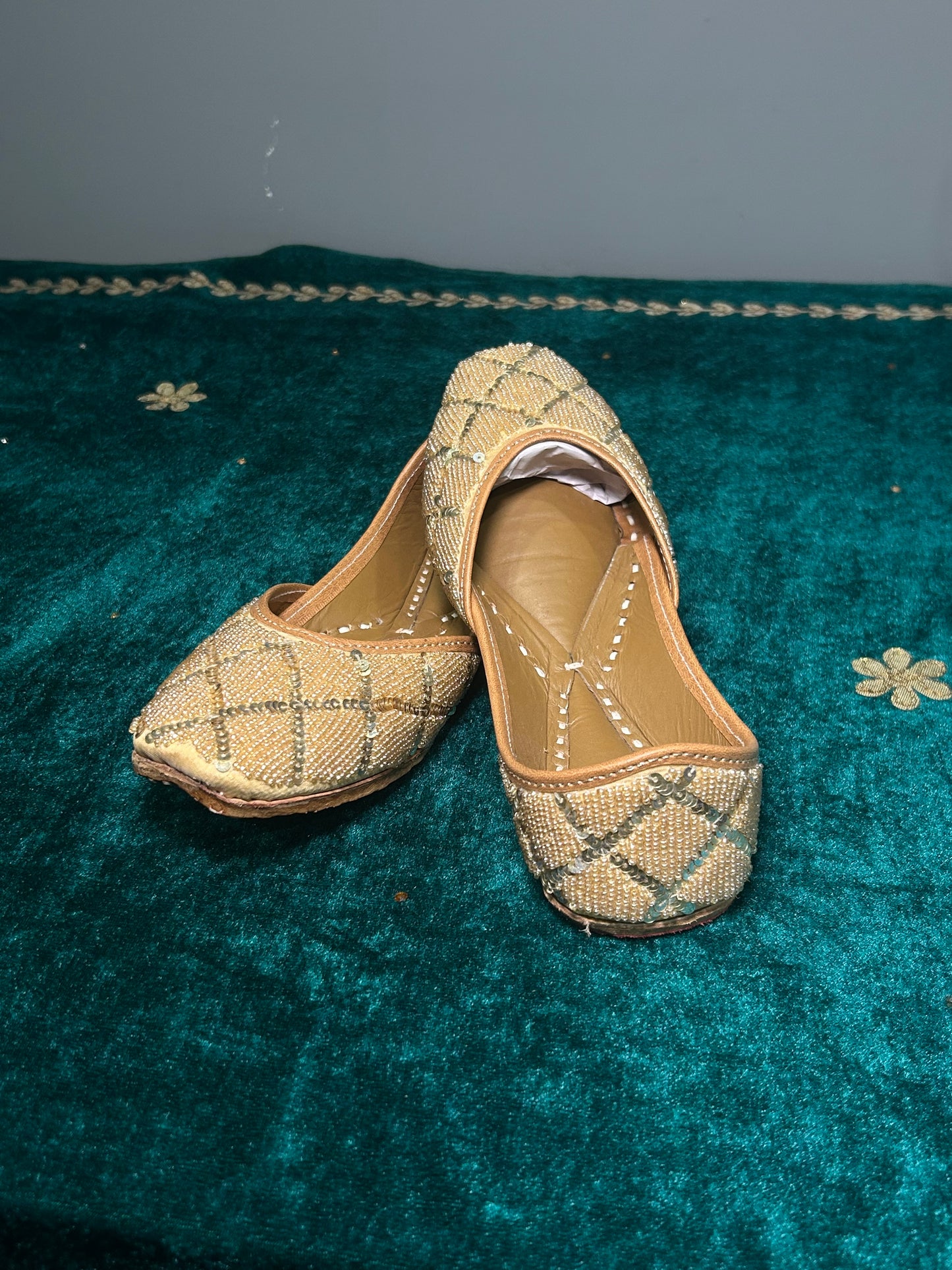 Gold Soni Beaded Jutti
