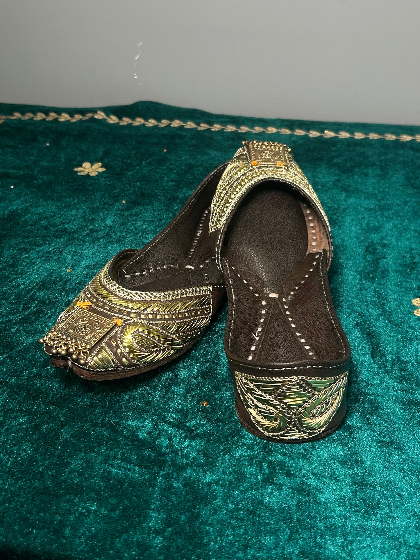 Pure Leather Mukhesh Jutti