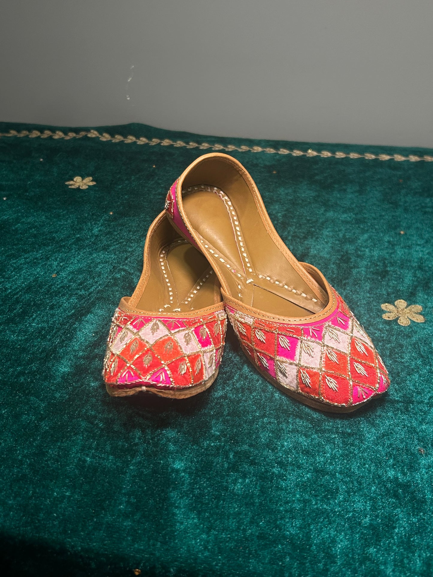 Handwork Phulkari Jutti