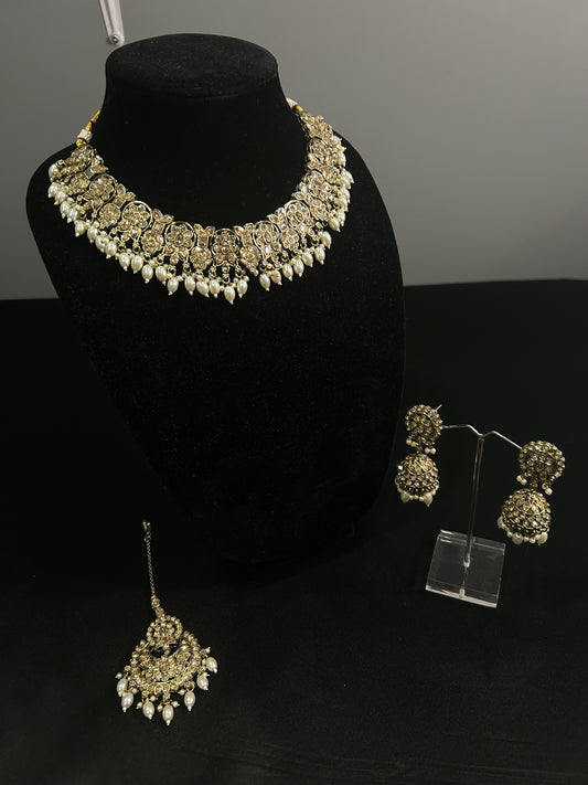 Viya Necklace Set