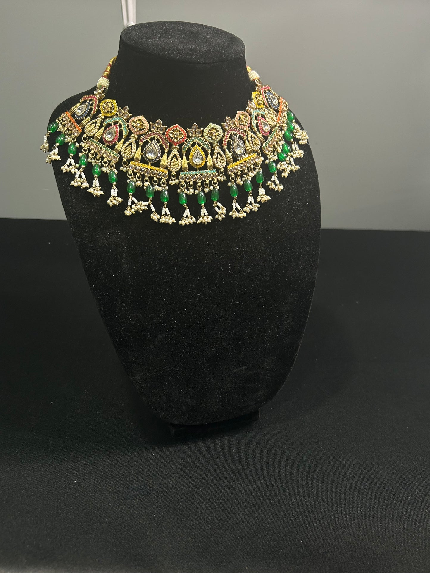 Noorva Necklace Set