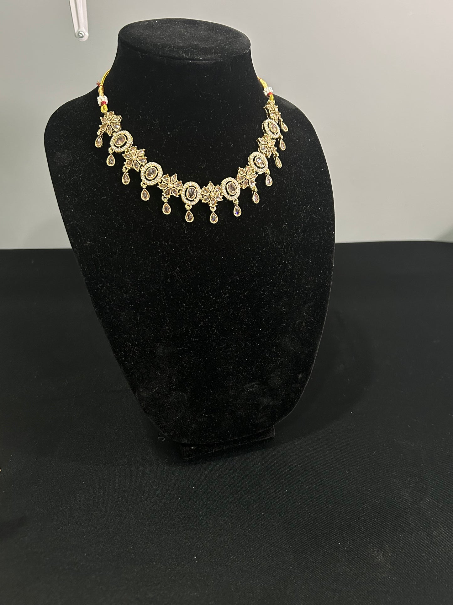 Smriti Necklace Set