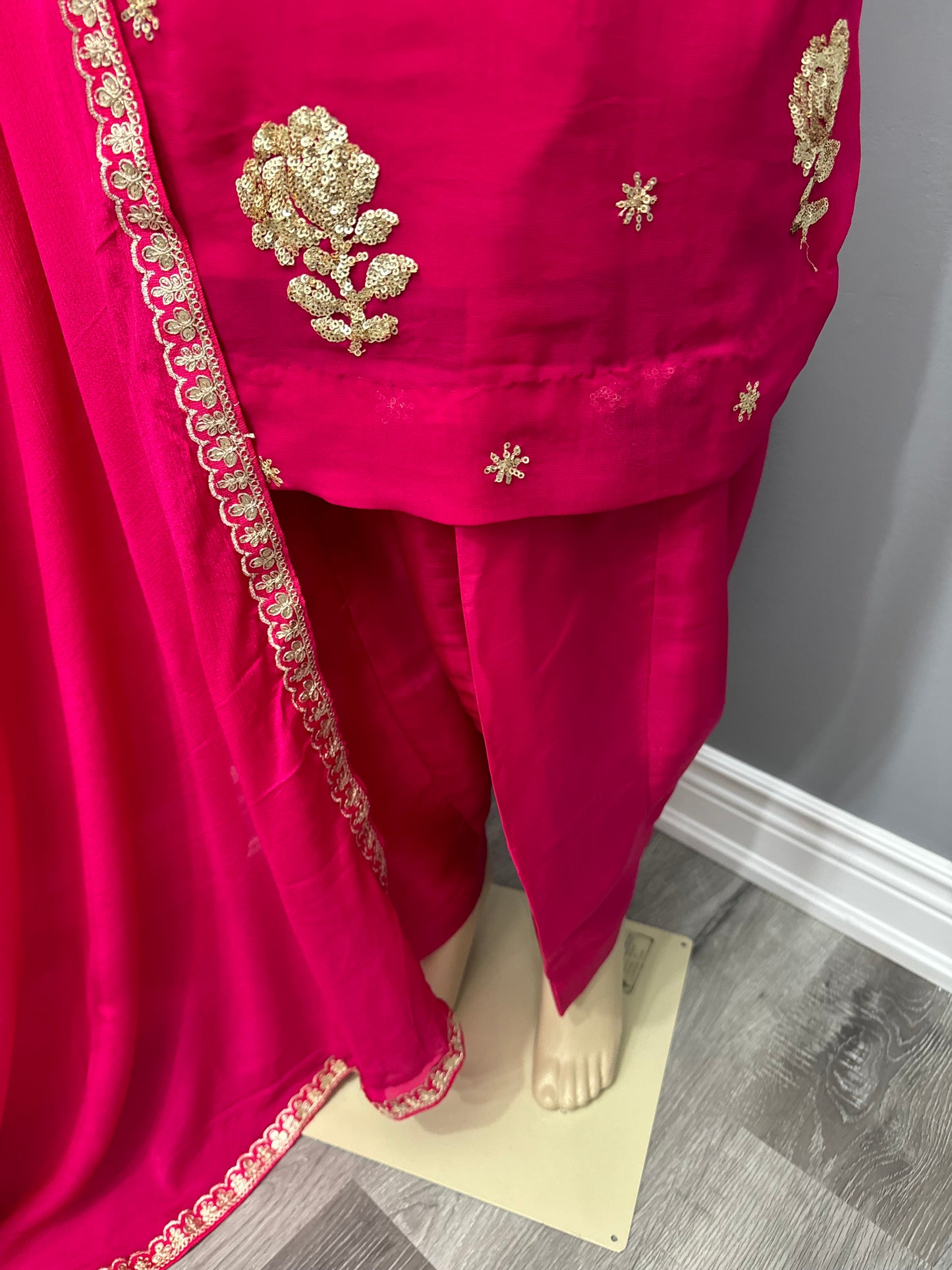 Gulabi Sippi Salwar Suit