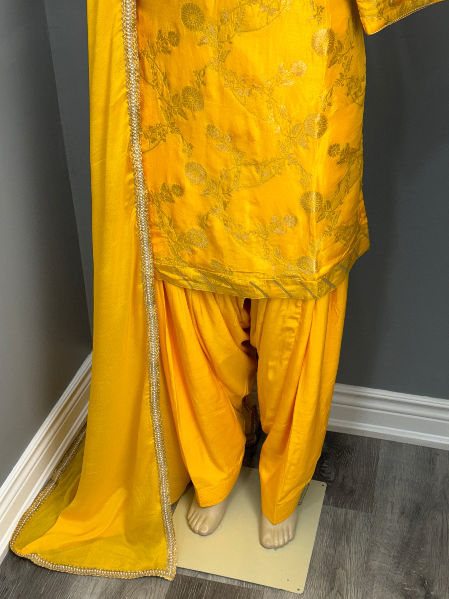 Banarsi Salwar Suit- AKW0002