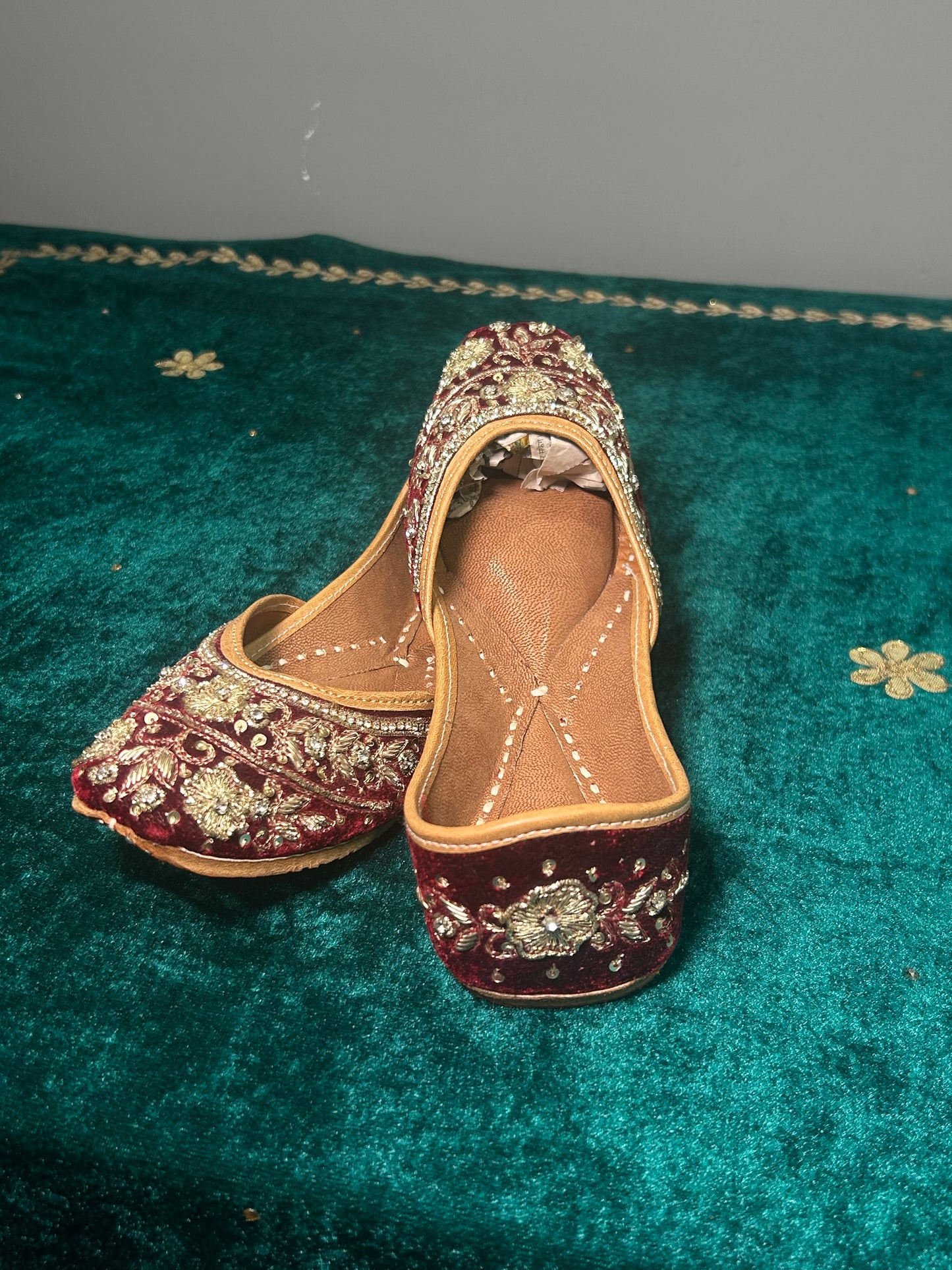 Classic Maroon Velvet Jutti