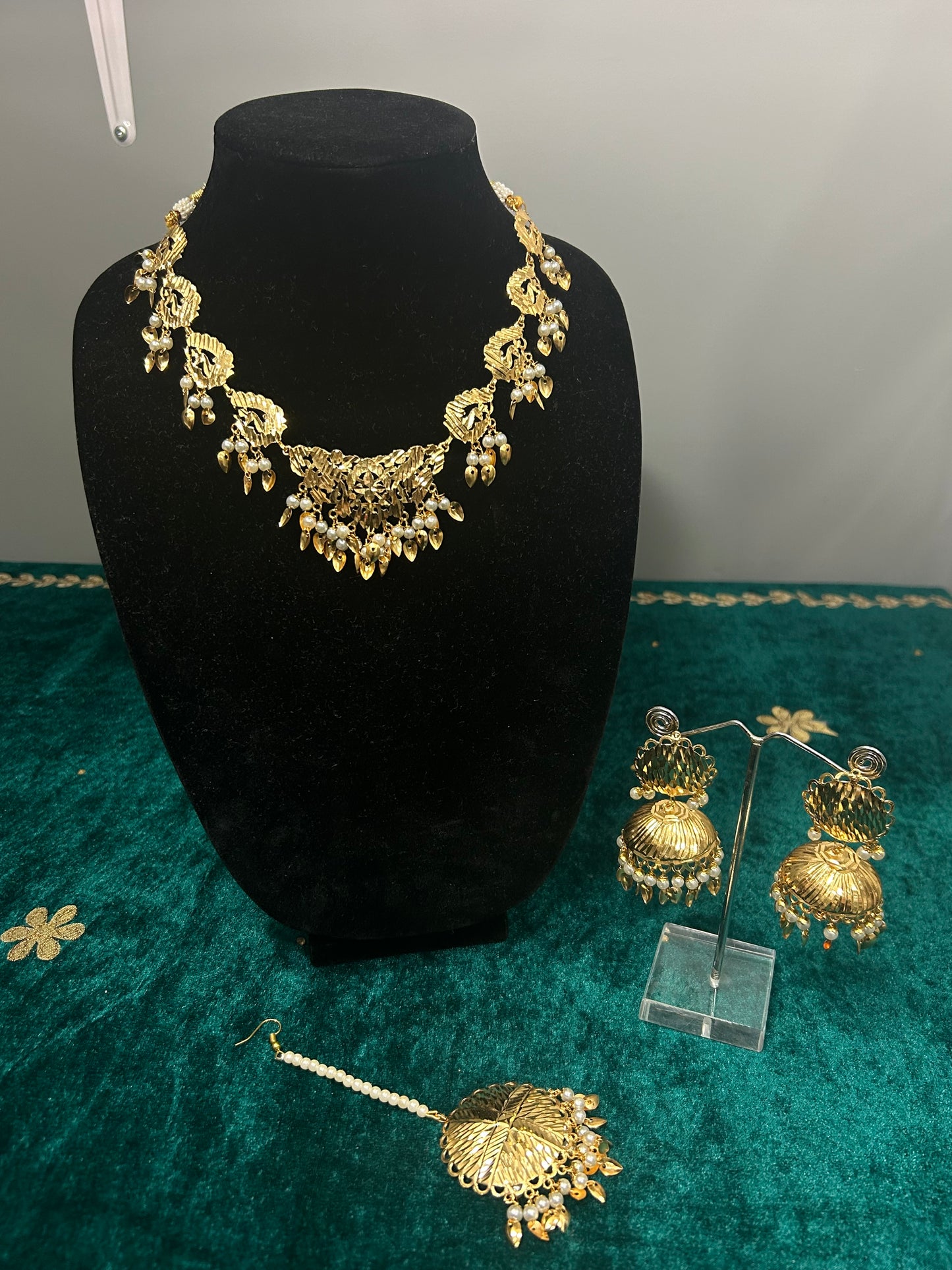 Gulzar Patti Haar Necklace Set
