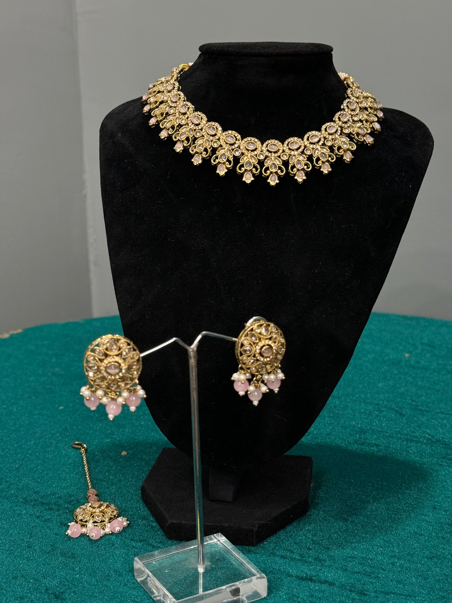 Elegant Baby Pink Stone Choker Set