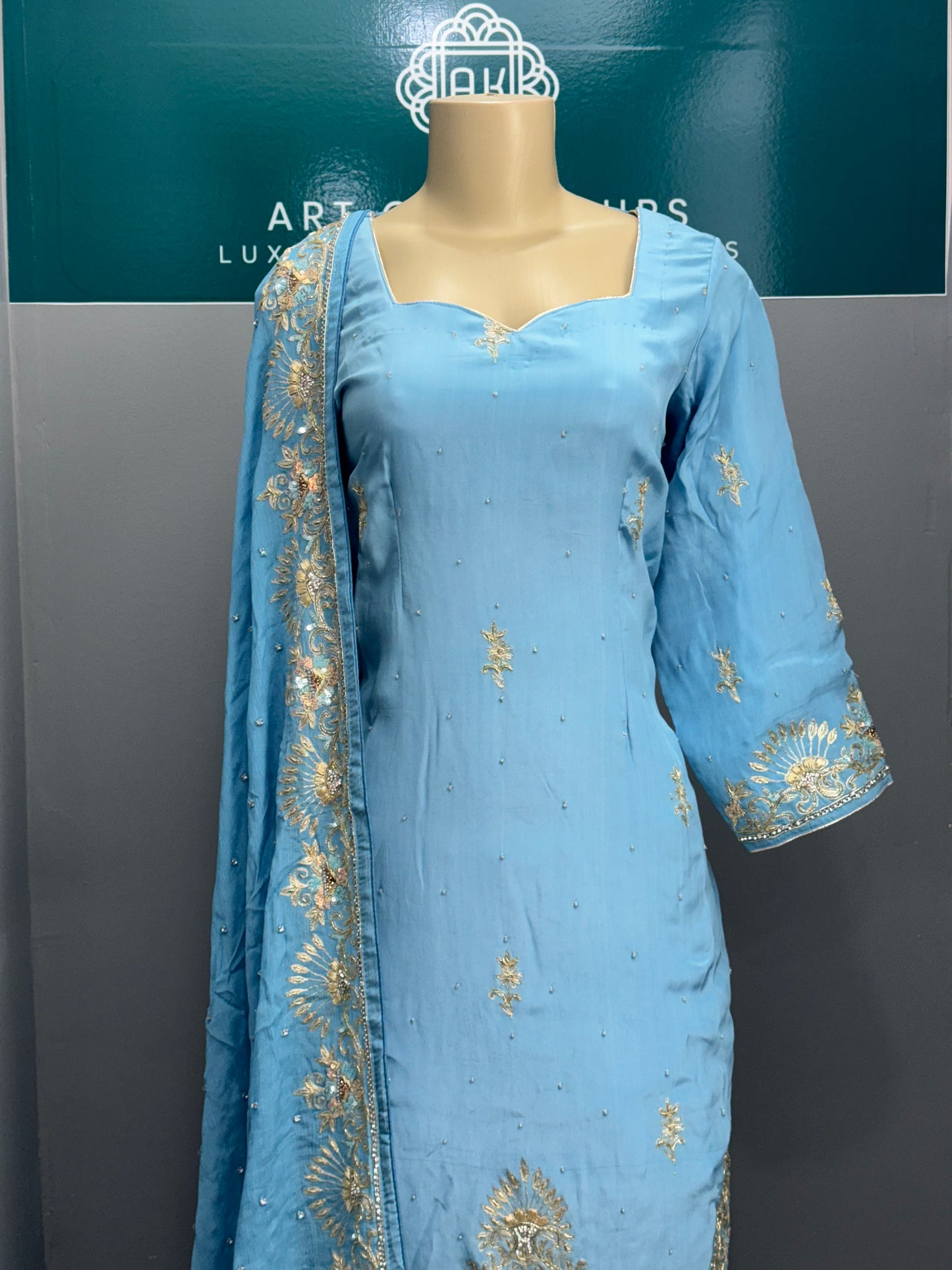 Noor E Gulabi Handwork Salwar Suit