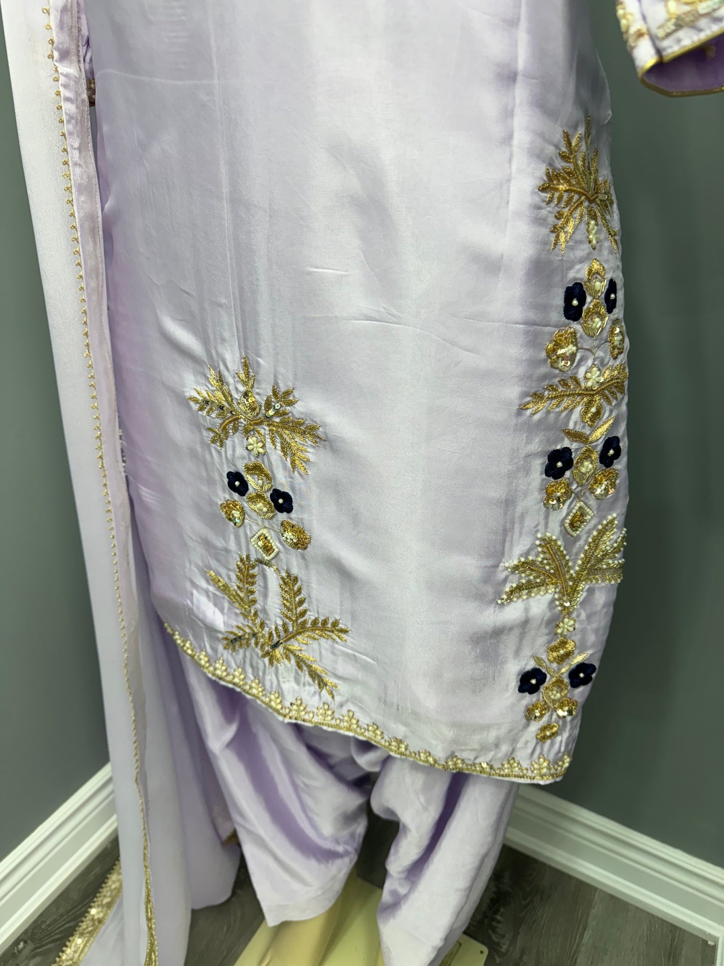 Jamni Kala Phul Salwar Suit