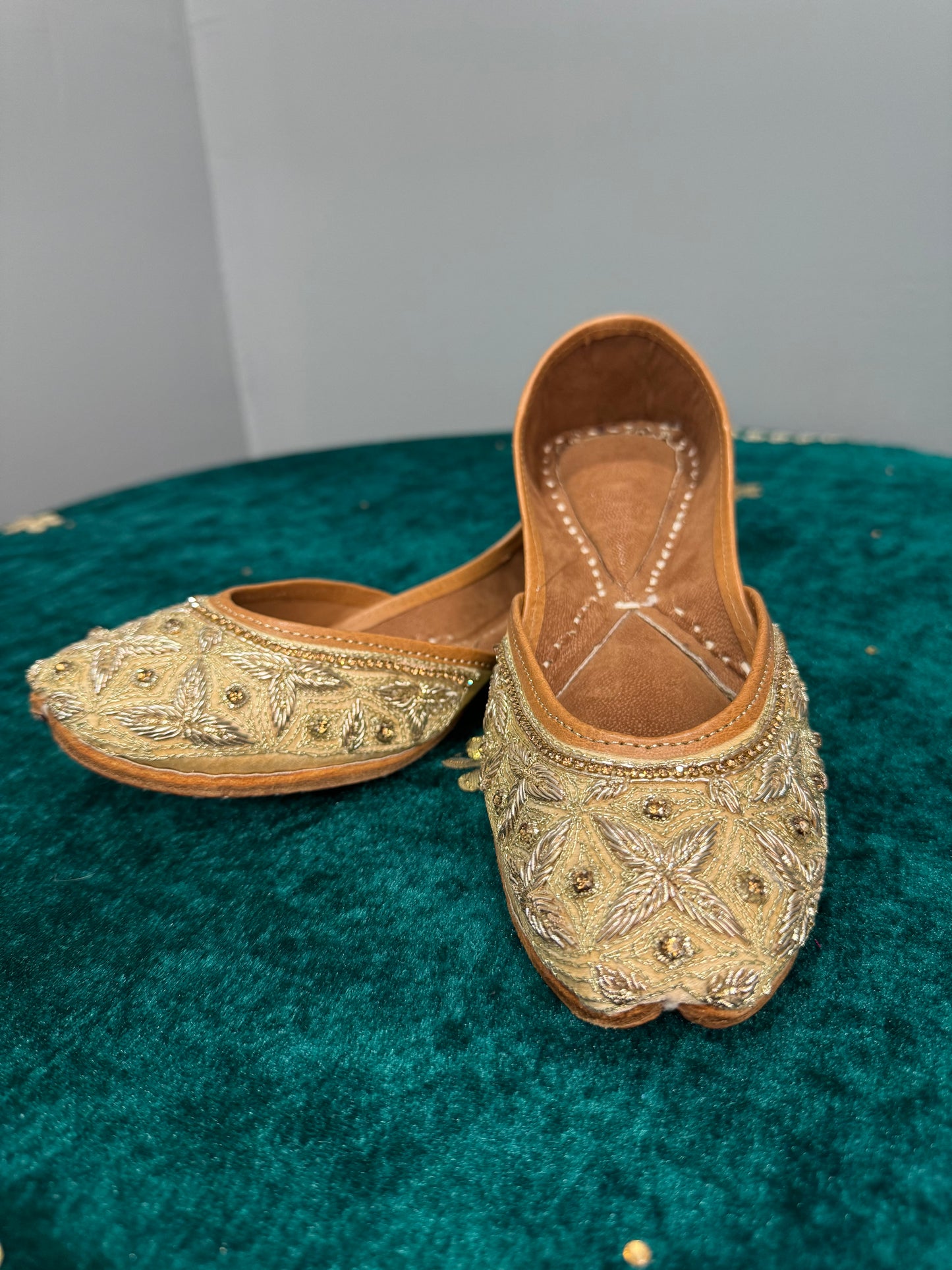 Gold Embroidery Work Jutti