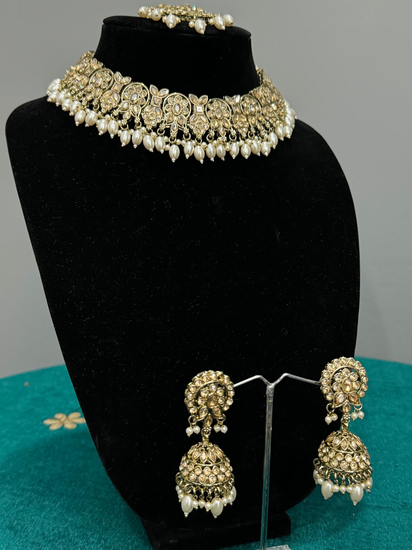 Regal Gold Pearl Choker Set