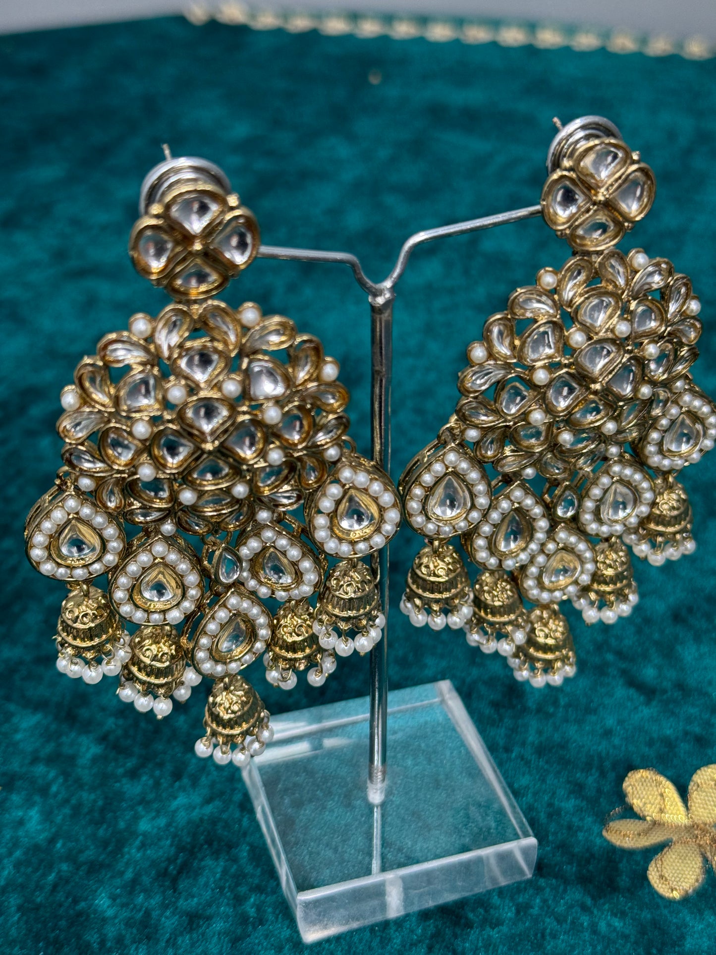 Majestic Aura Kundan Earrings