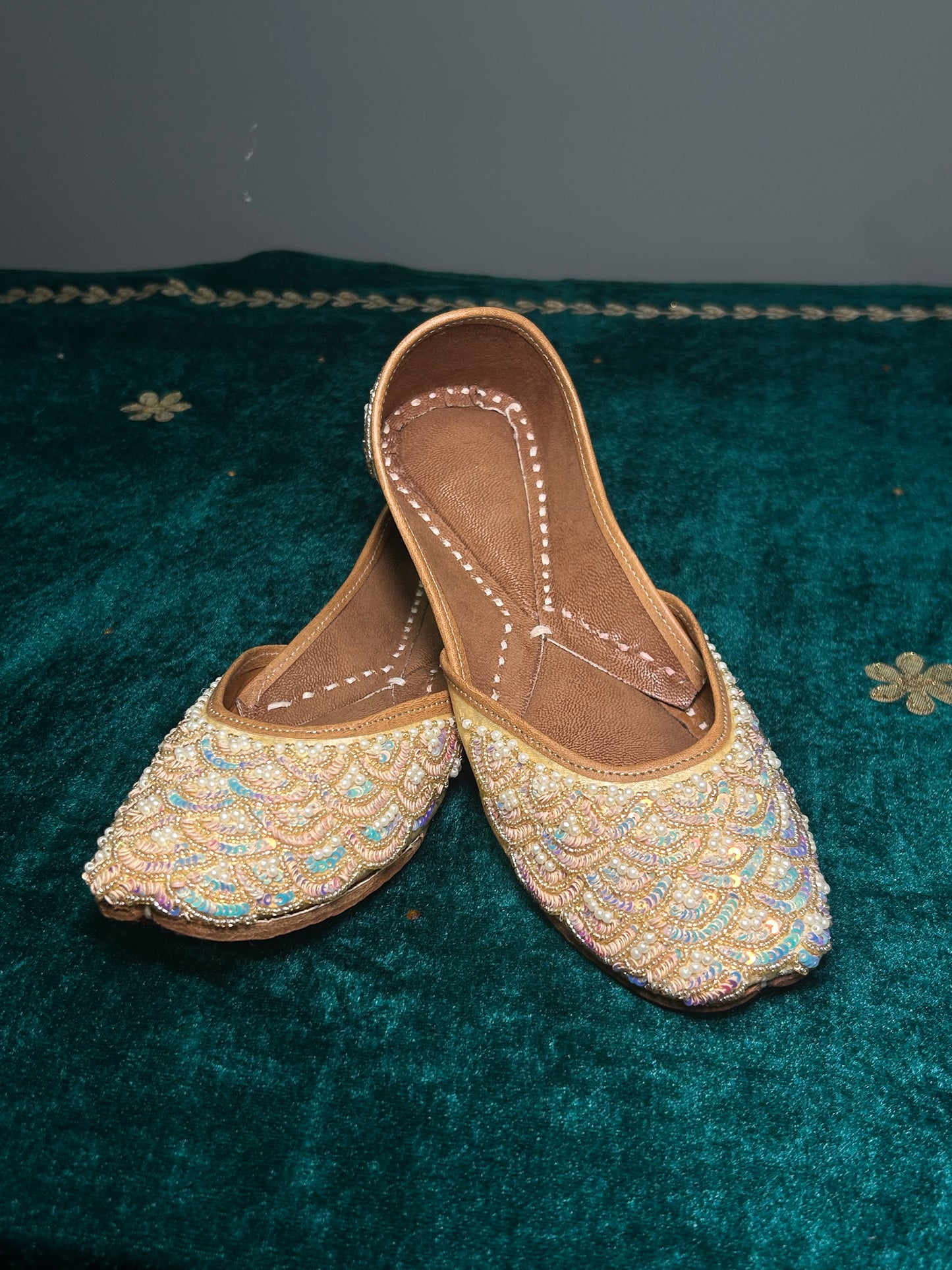 Gold Waterfall Jutti