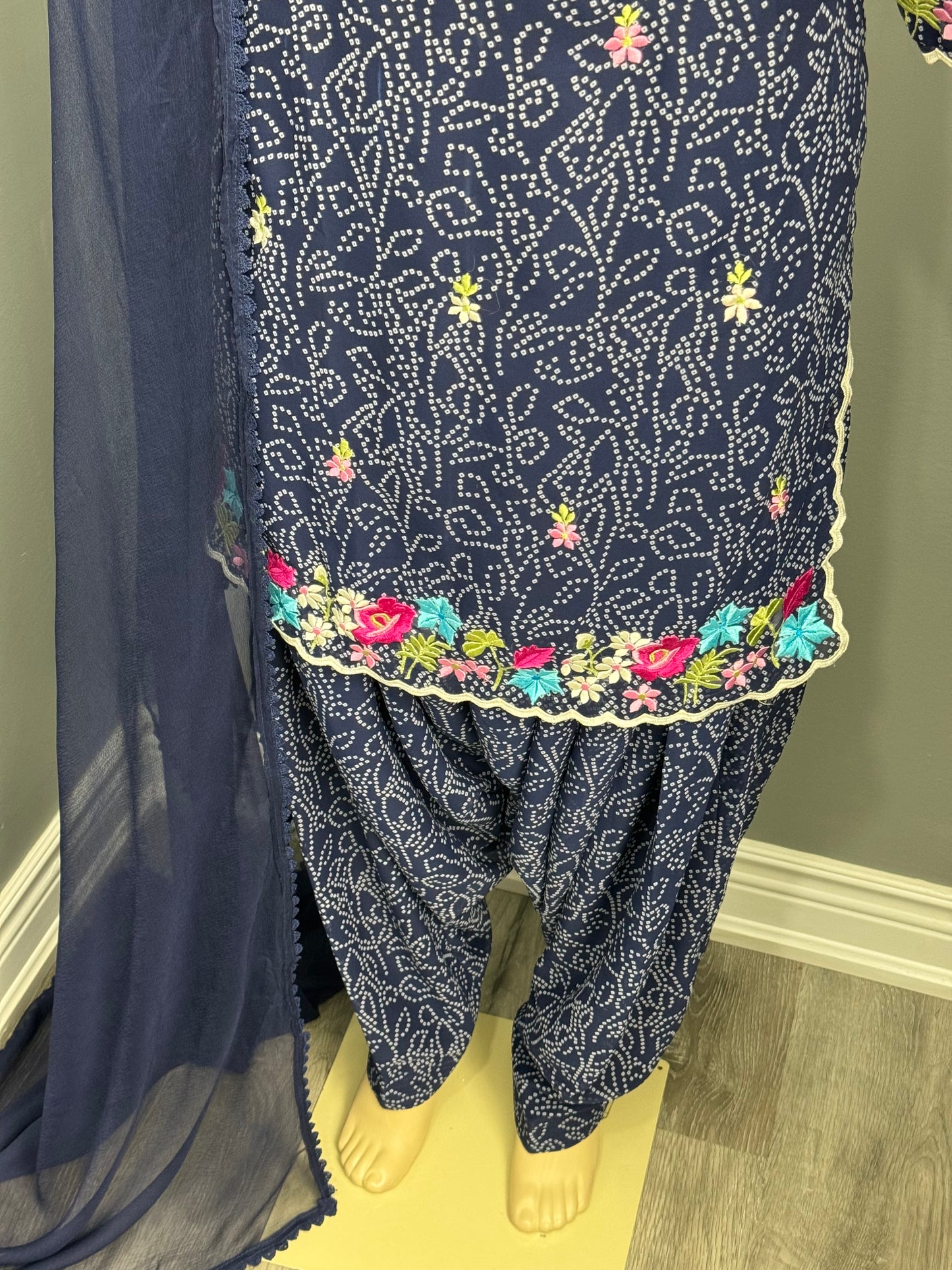 Bandhani Threadwork Georgette Salwar Suit- AK78-7907