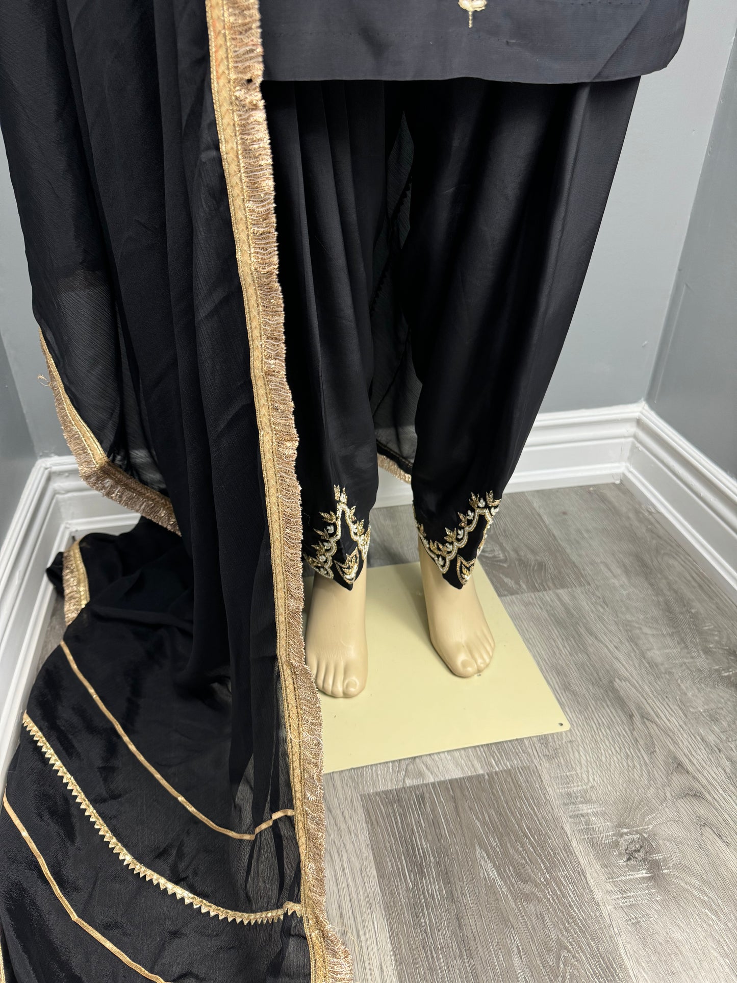 Kala Moti Amb Salwar Suit