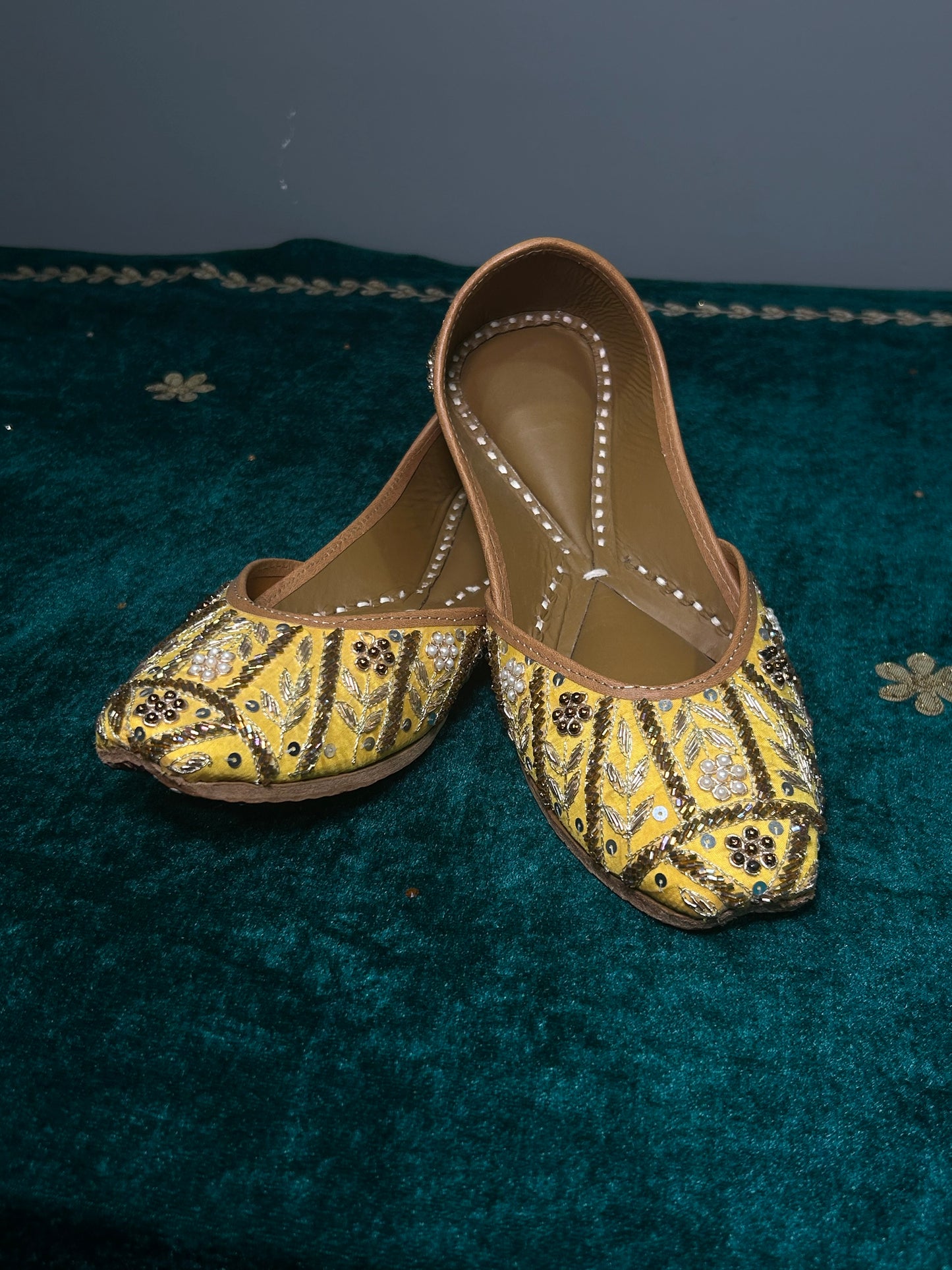 Yellow Punjabi Jutti