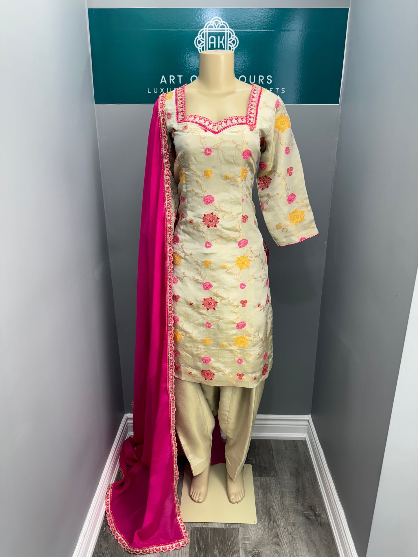 Shimmer Banar Salwar Suit