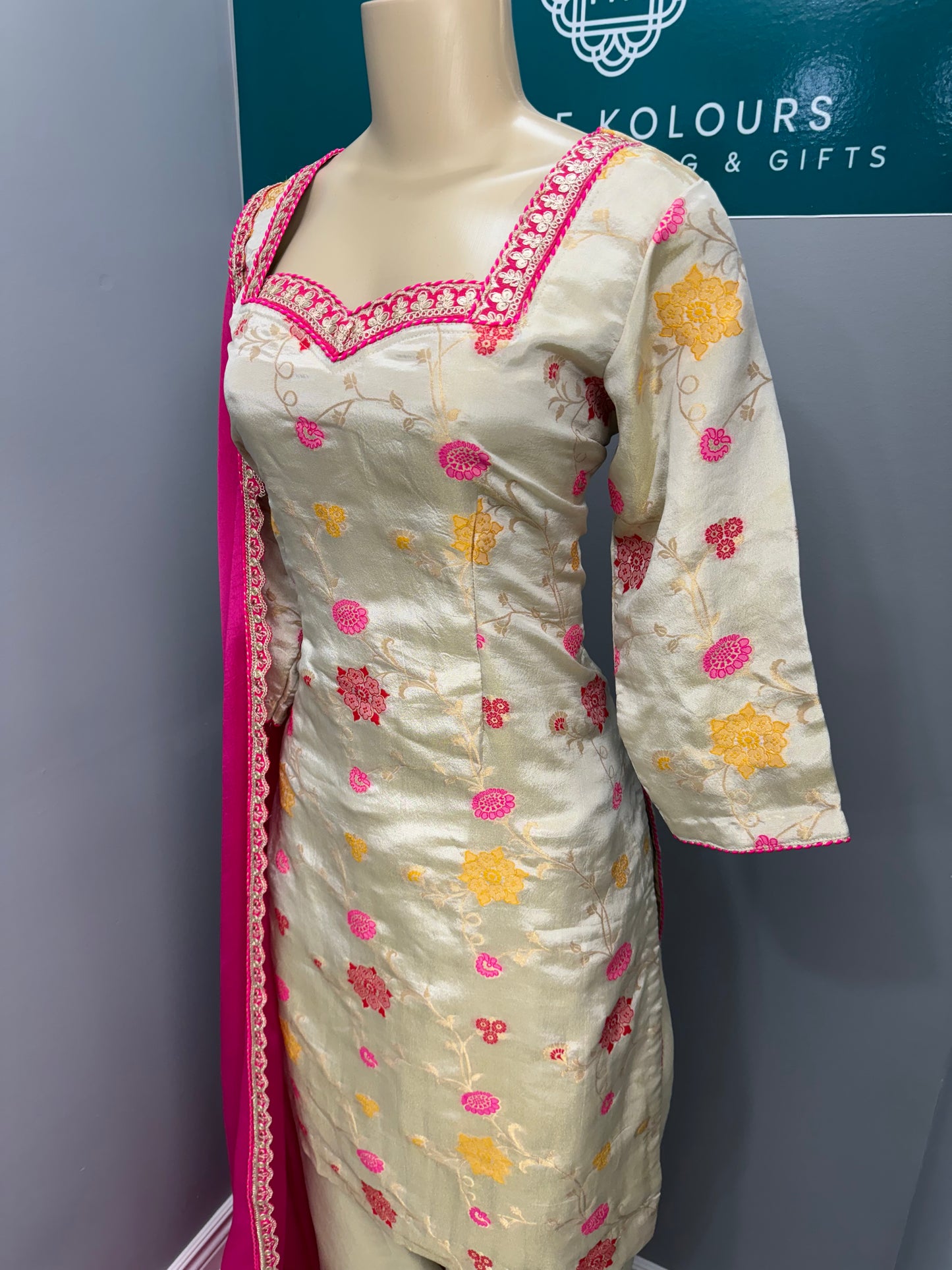 Shimmer Banar Salwar Suit