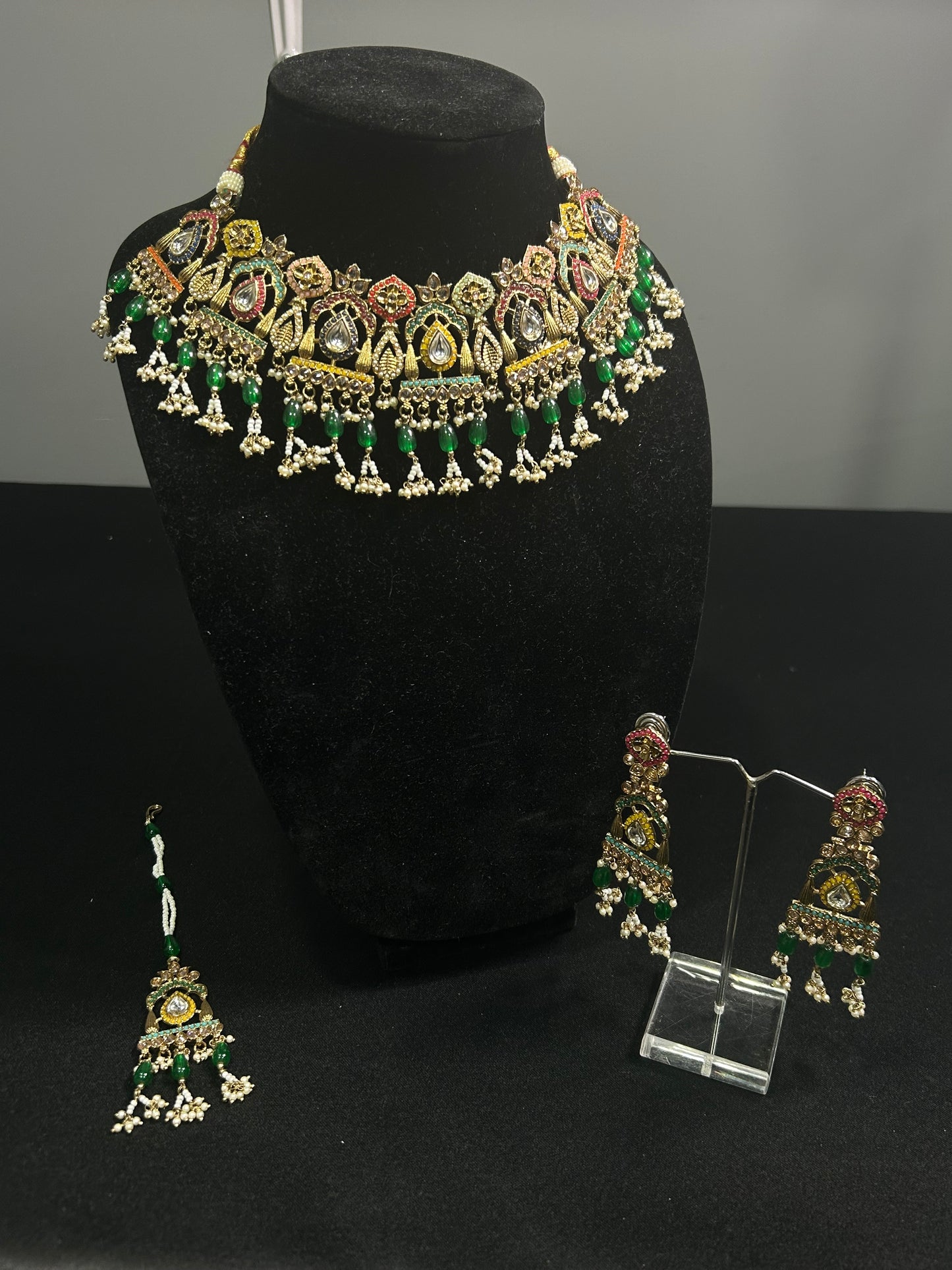 Noorva Necklace Set