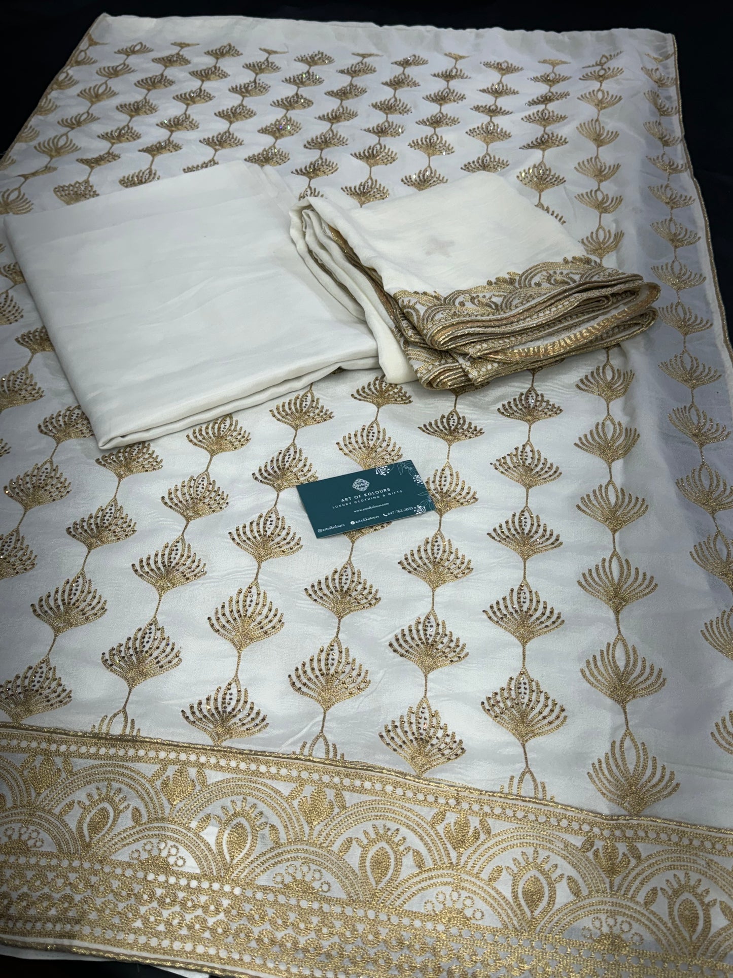 Soneri Safed Unstitched Suit