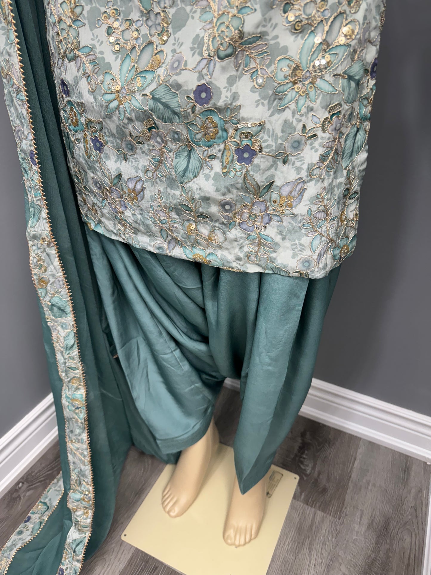 Sezban Gulzar Salwar Suit