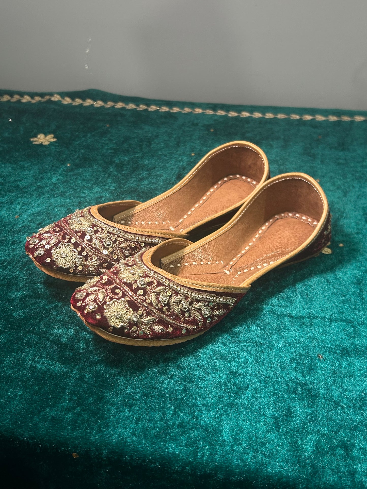 Classic Maroon Velvet Jutti