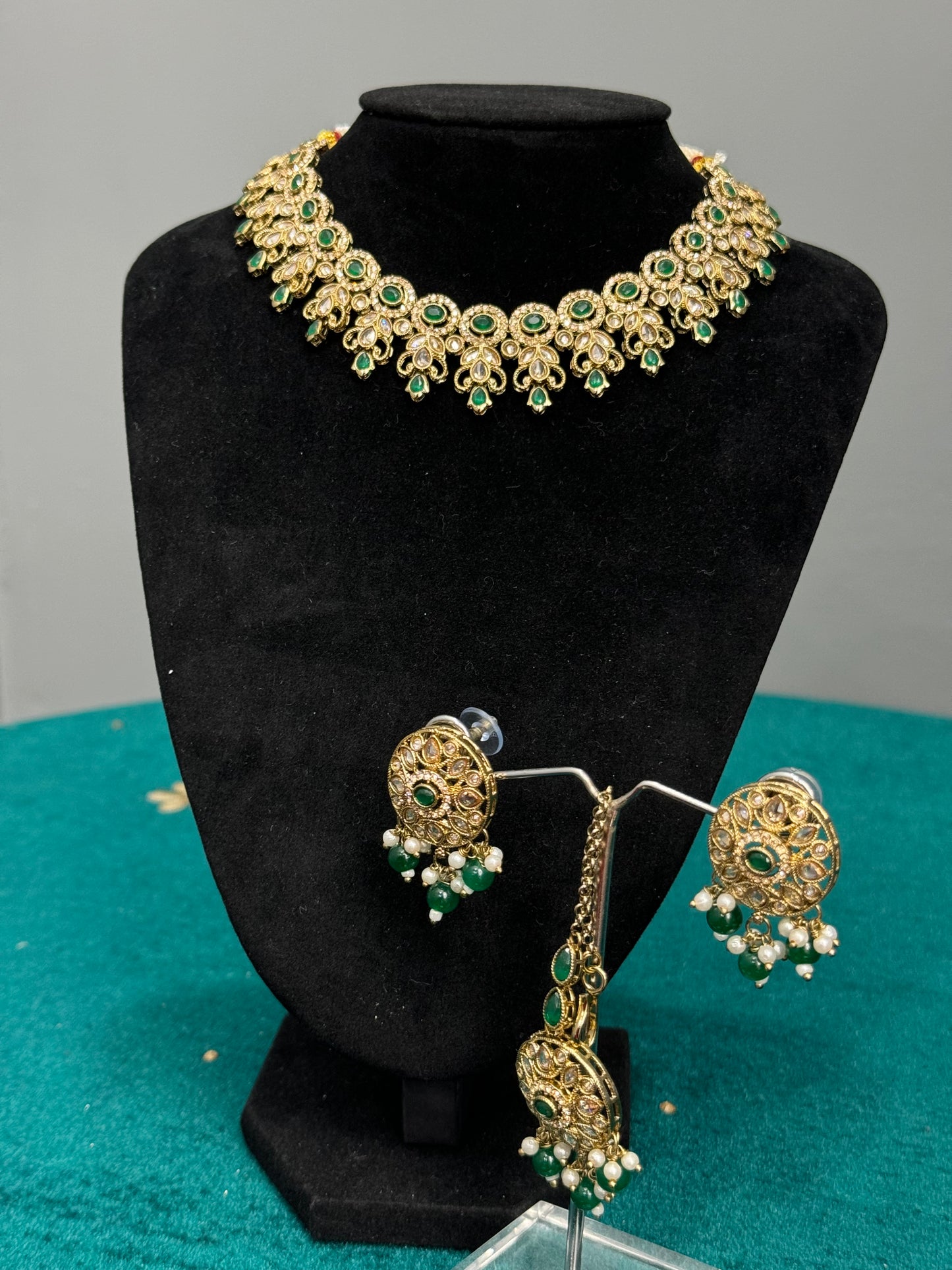 Elegant Green Stone Choker Set