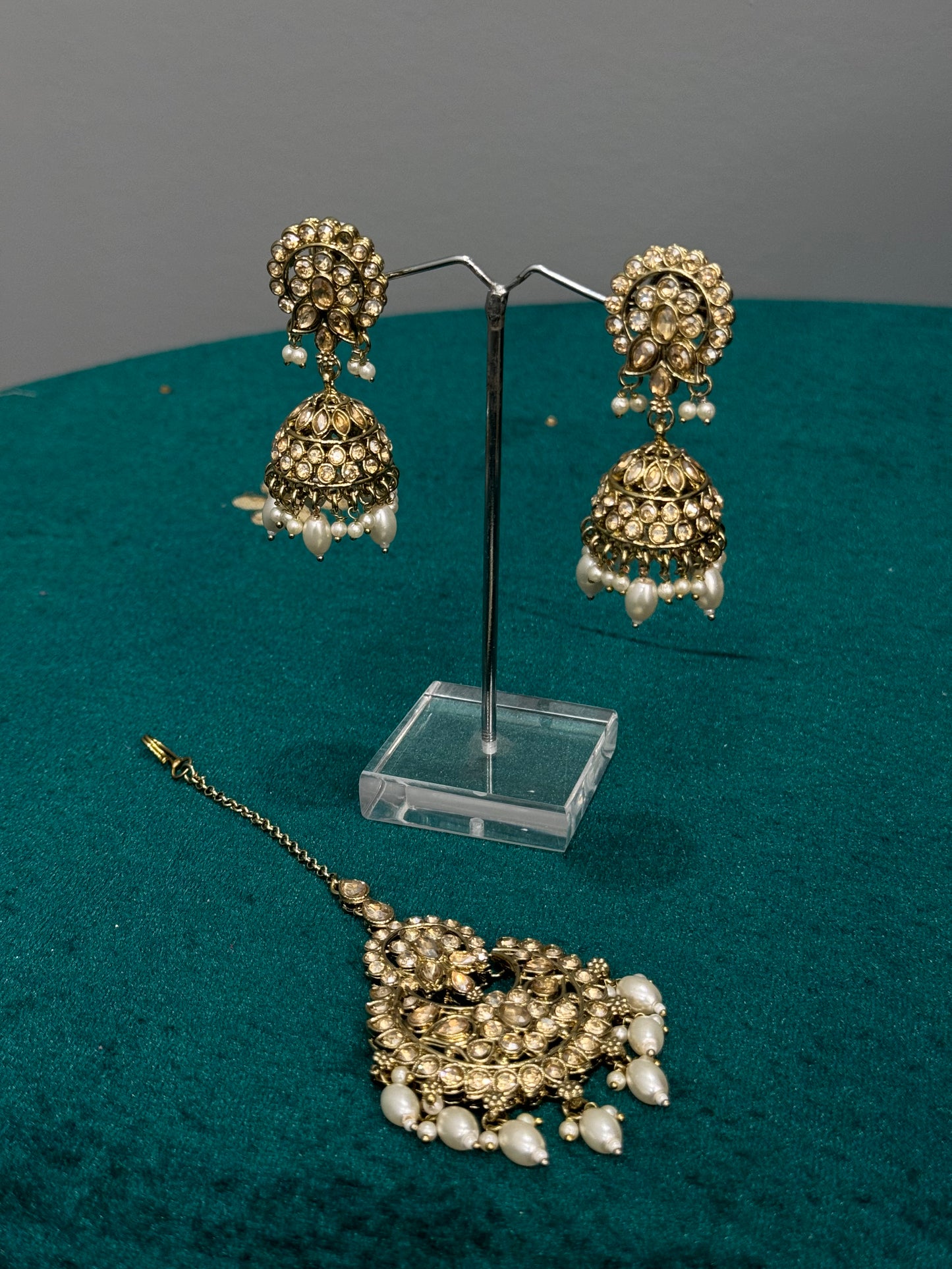 Regal Gold Pearl Choker Set